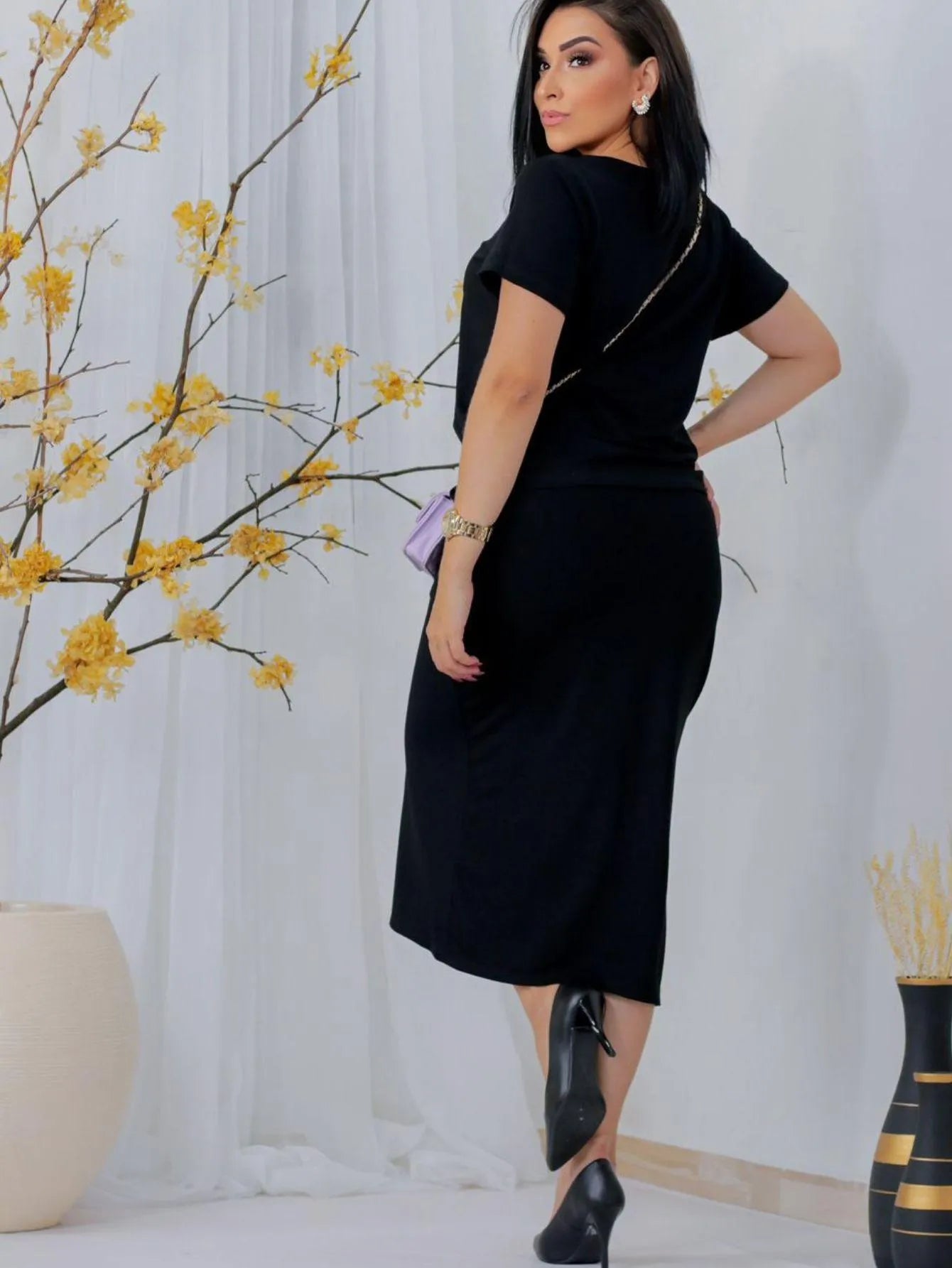 Conjunto cropped alongado despojado   saia midi com fenda frontal moletinho