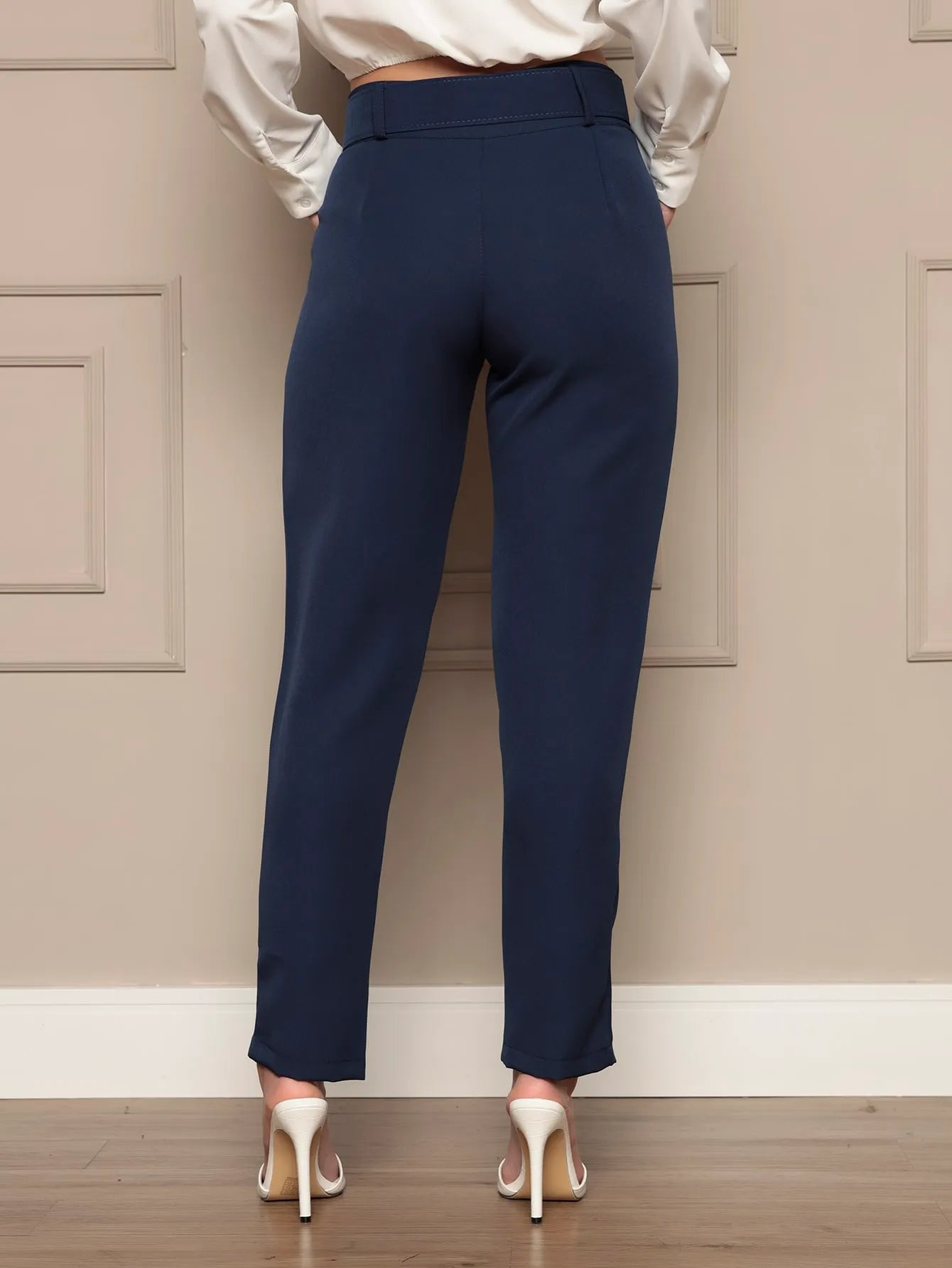 Calça alfaiataria feminina clochard com cinto bolso