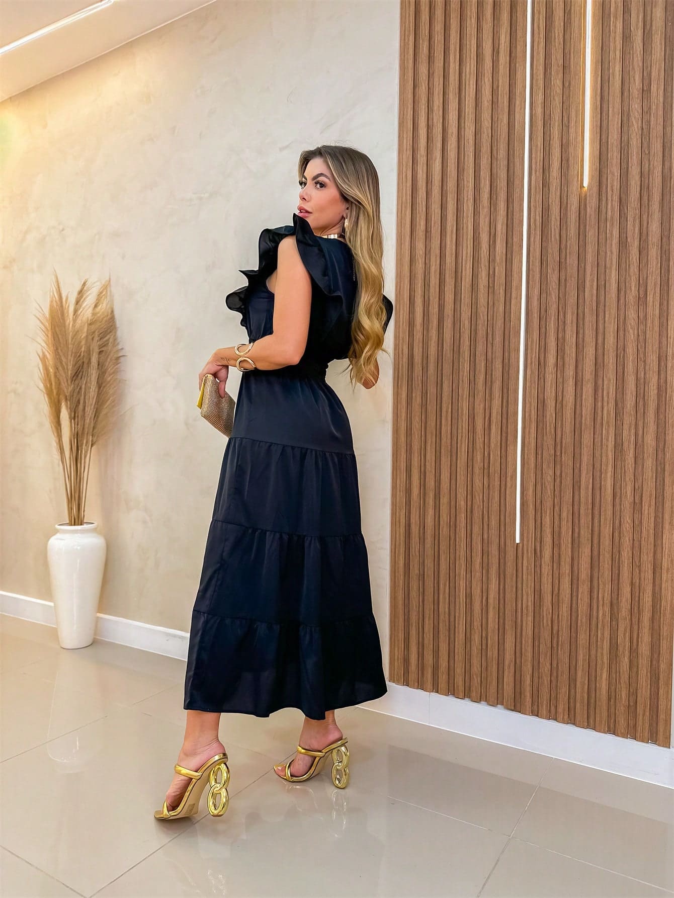 Vestido feminino acinturado