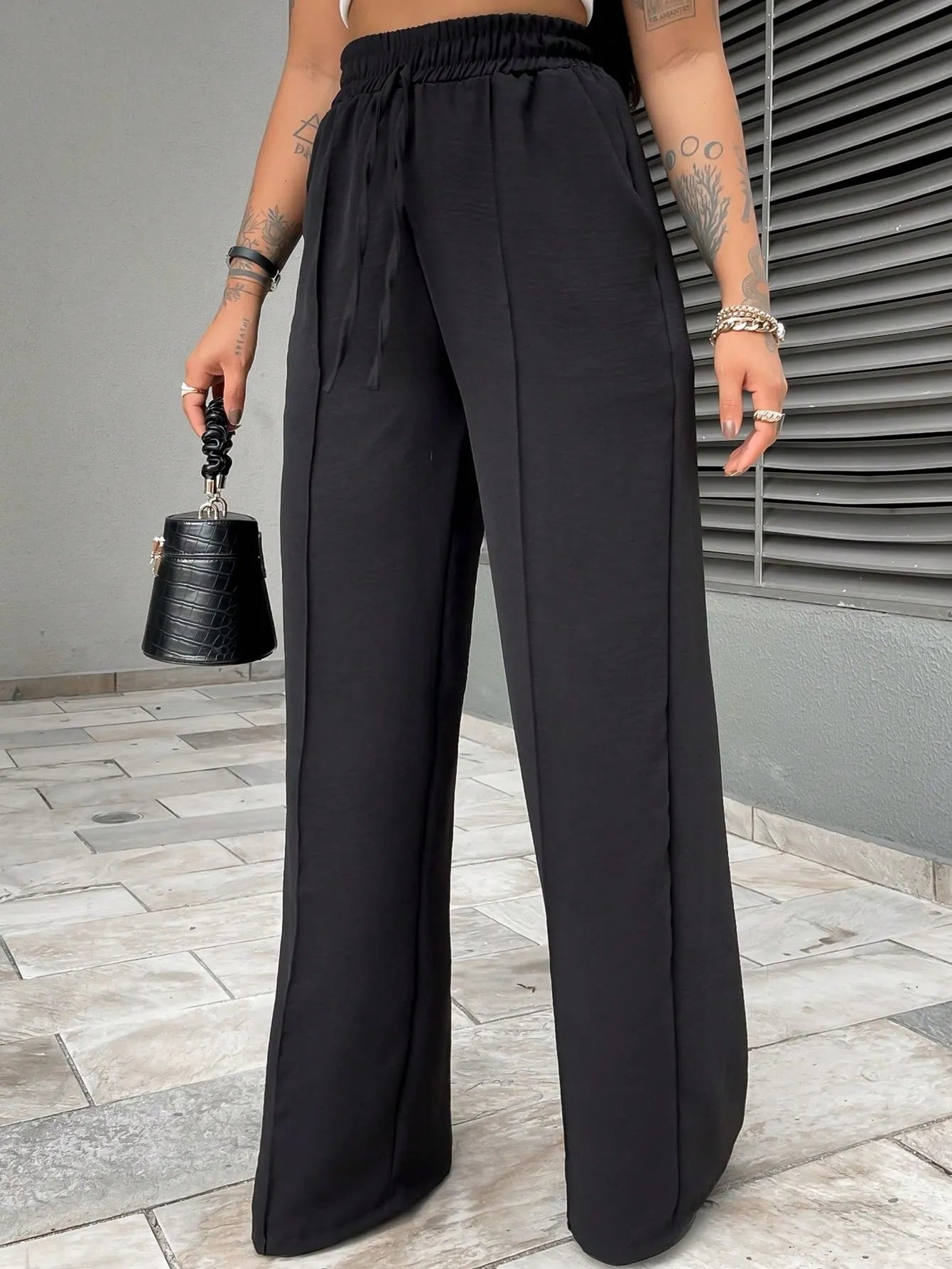 Calça feminina pantalona com cintura elástica