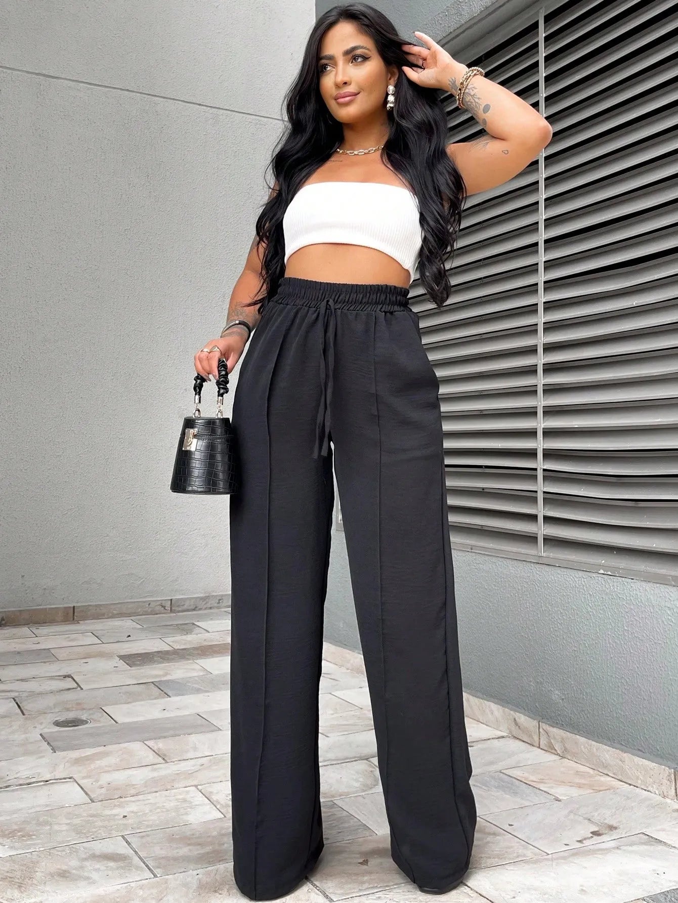 Calça feminina pantalona com cintura elástica