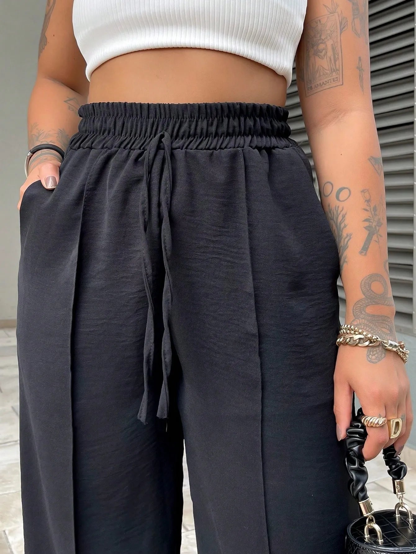 Calça feminina pantalona com cintura elástica