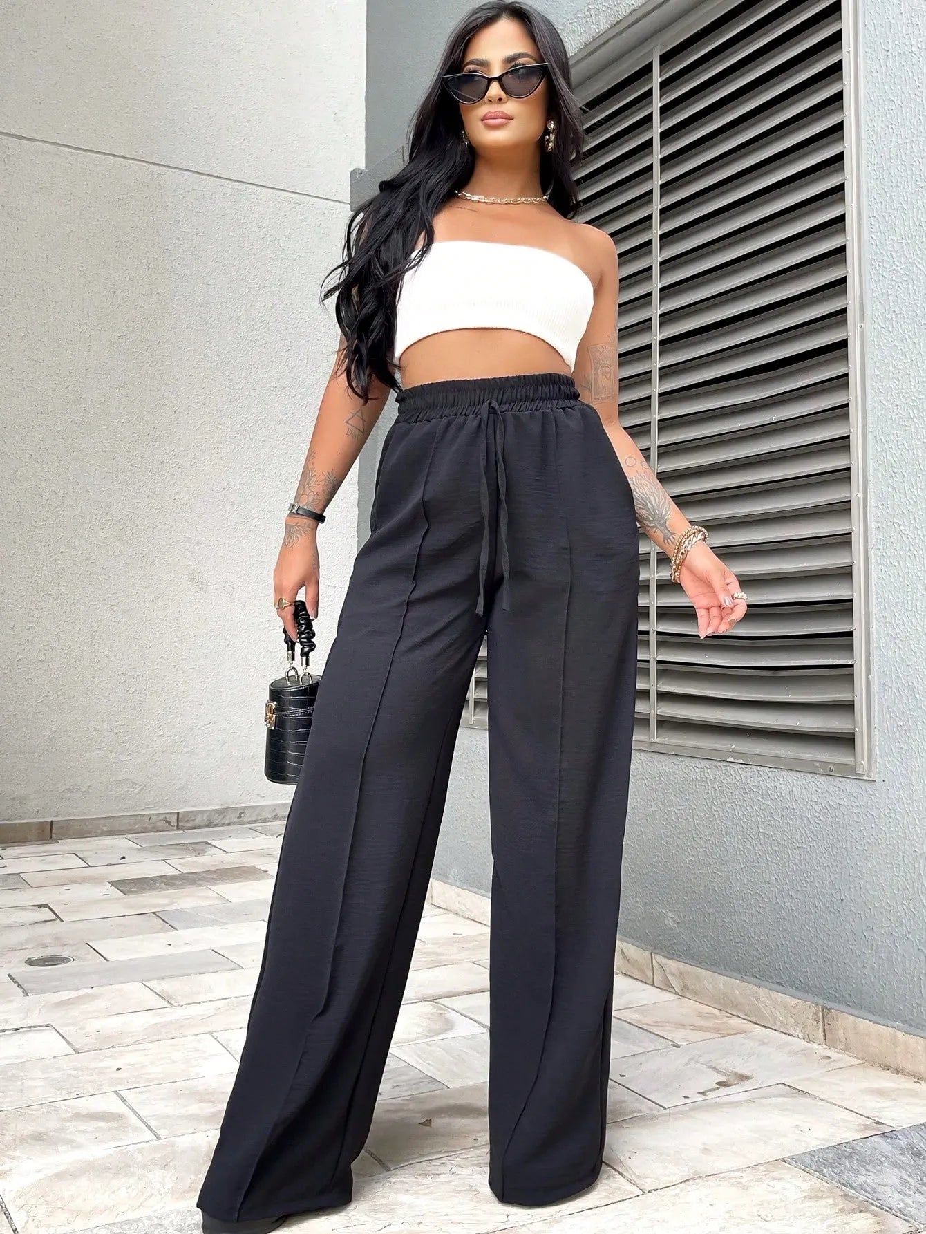 Calça feminina pantalona com cintura elástica