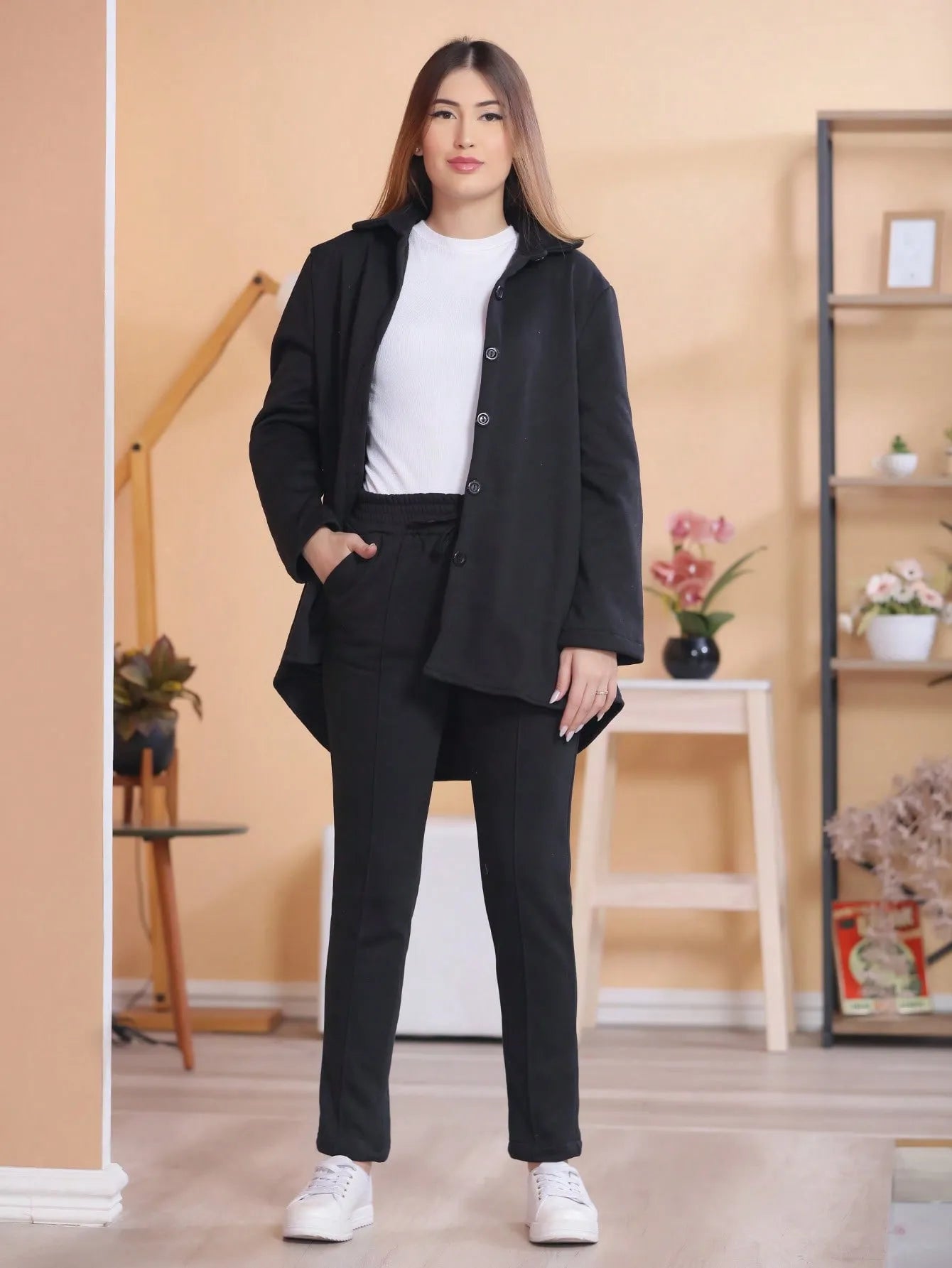 Conjunto feminino com casaco e calças