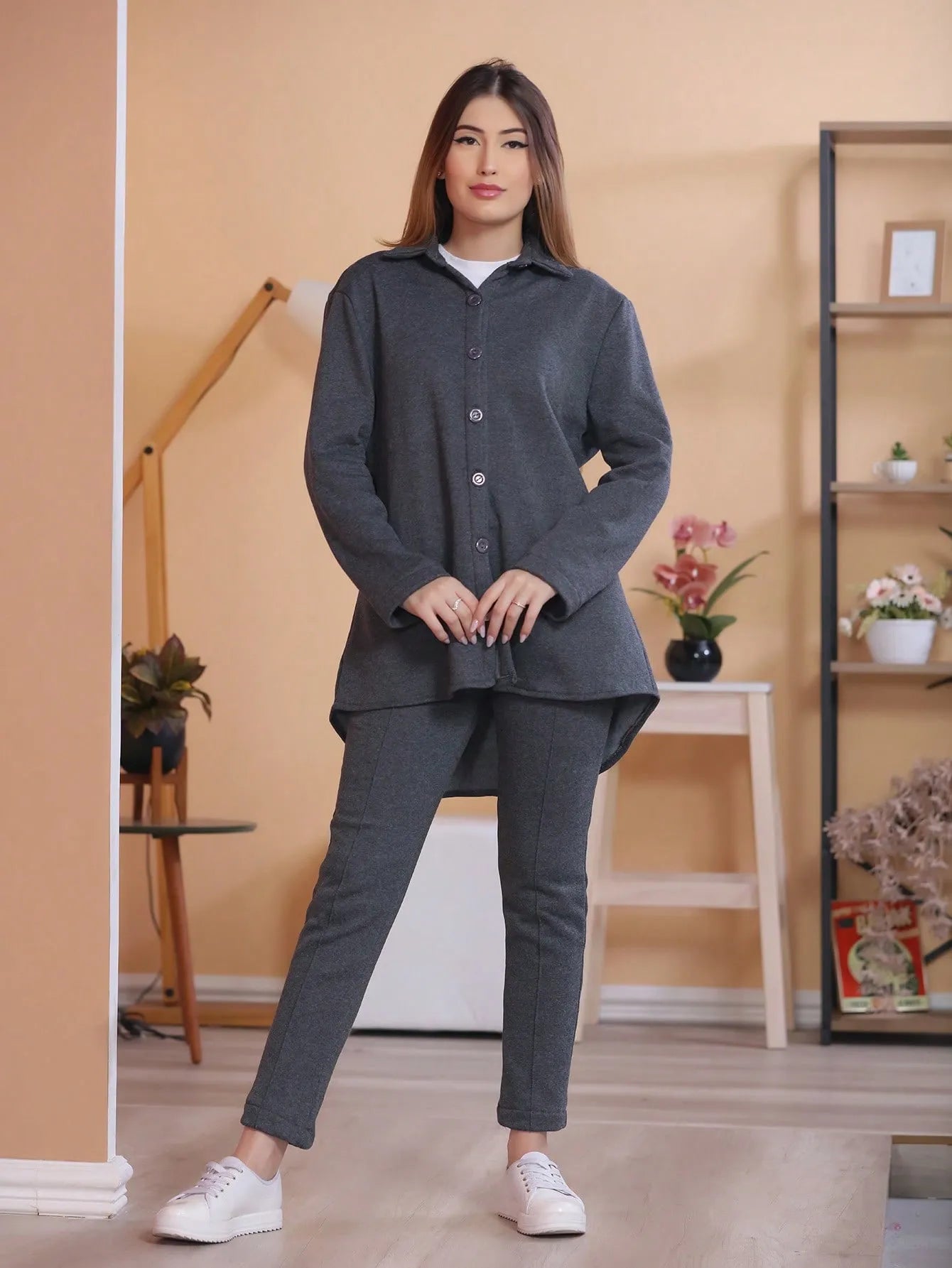 Conjunto feminino com casaco e calças