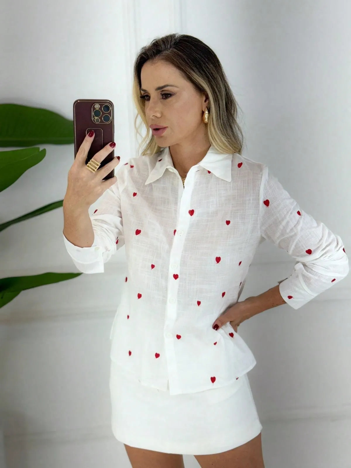Camisa de linho com coração bordada