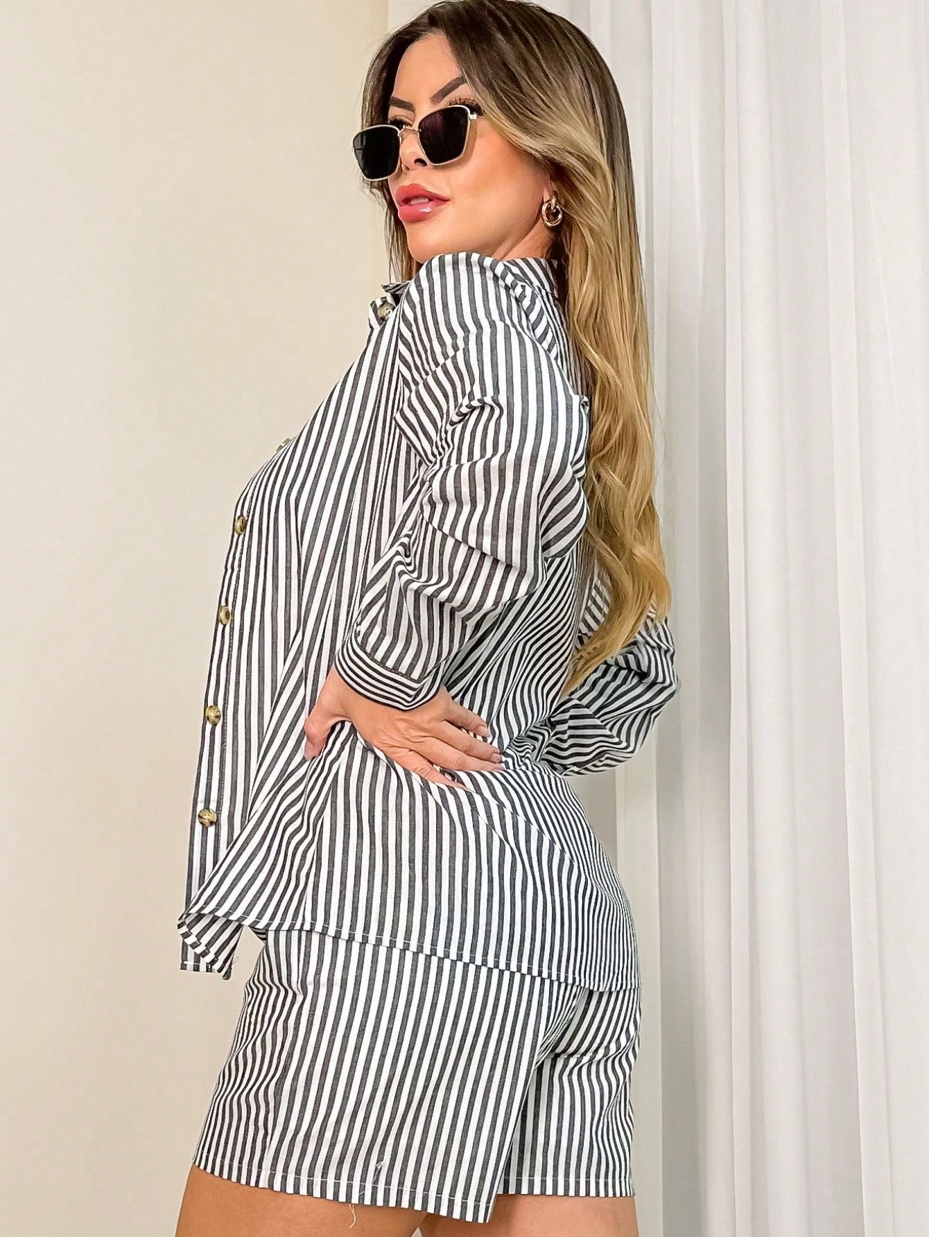 Conjunto feminino com 2 peças ( Camisa, Short)