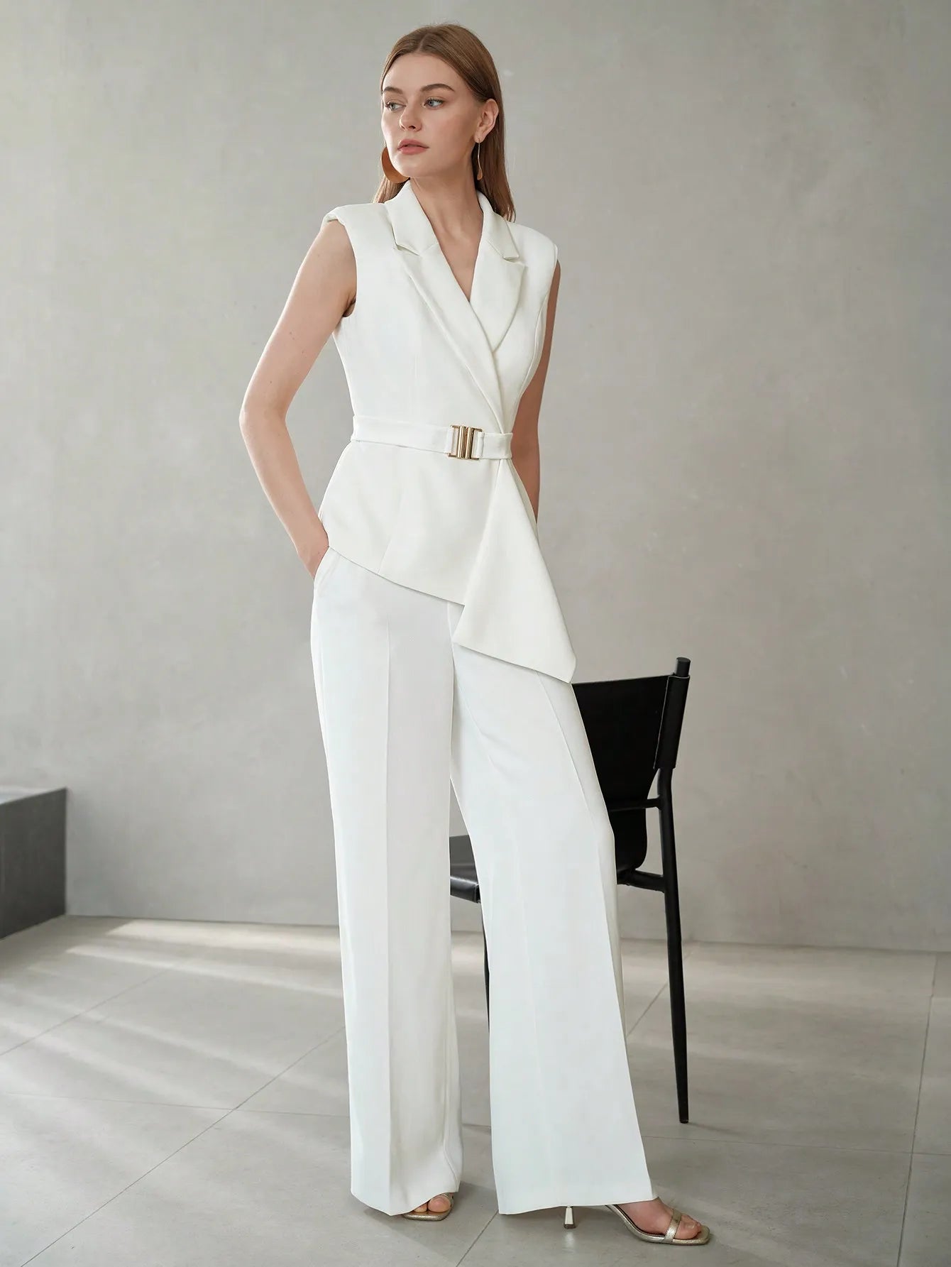 Calça de Terno de Perna Reta com Bolsos Inclinados e Costura Frontal