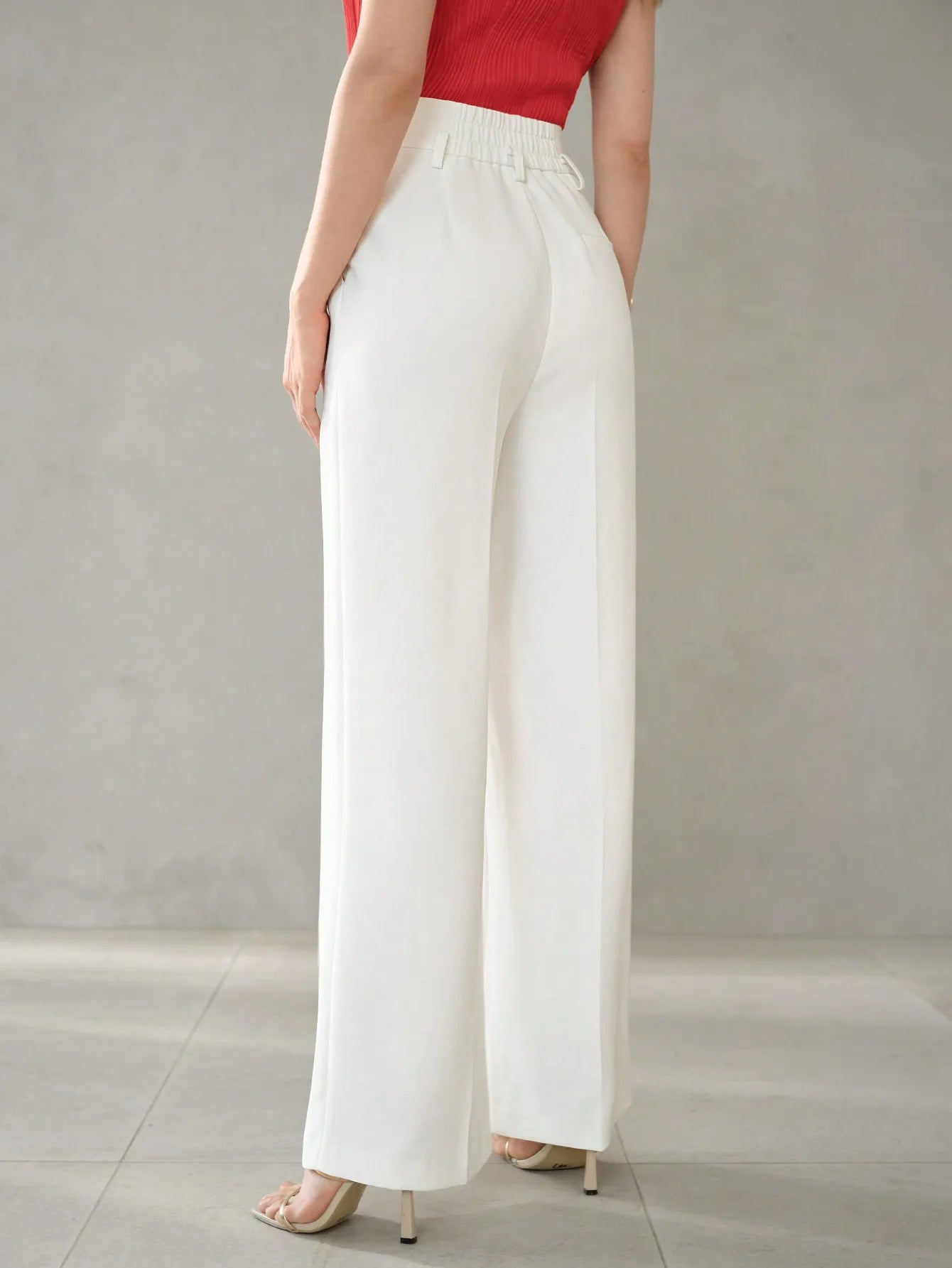 Calça de Terno de Perna Reta com Bolsos Inclinados e Costura Frontal