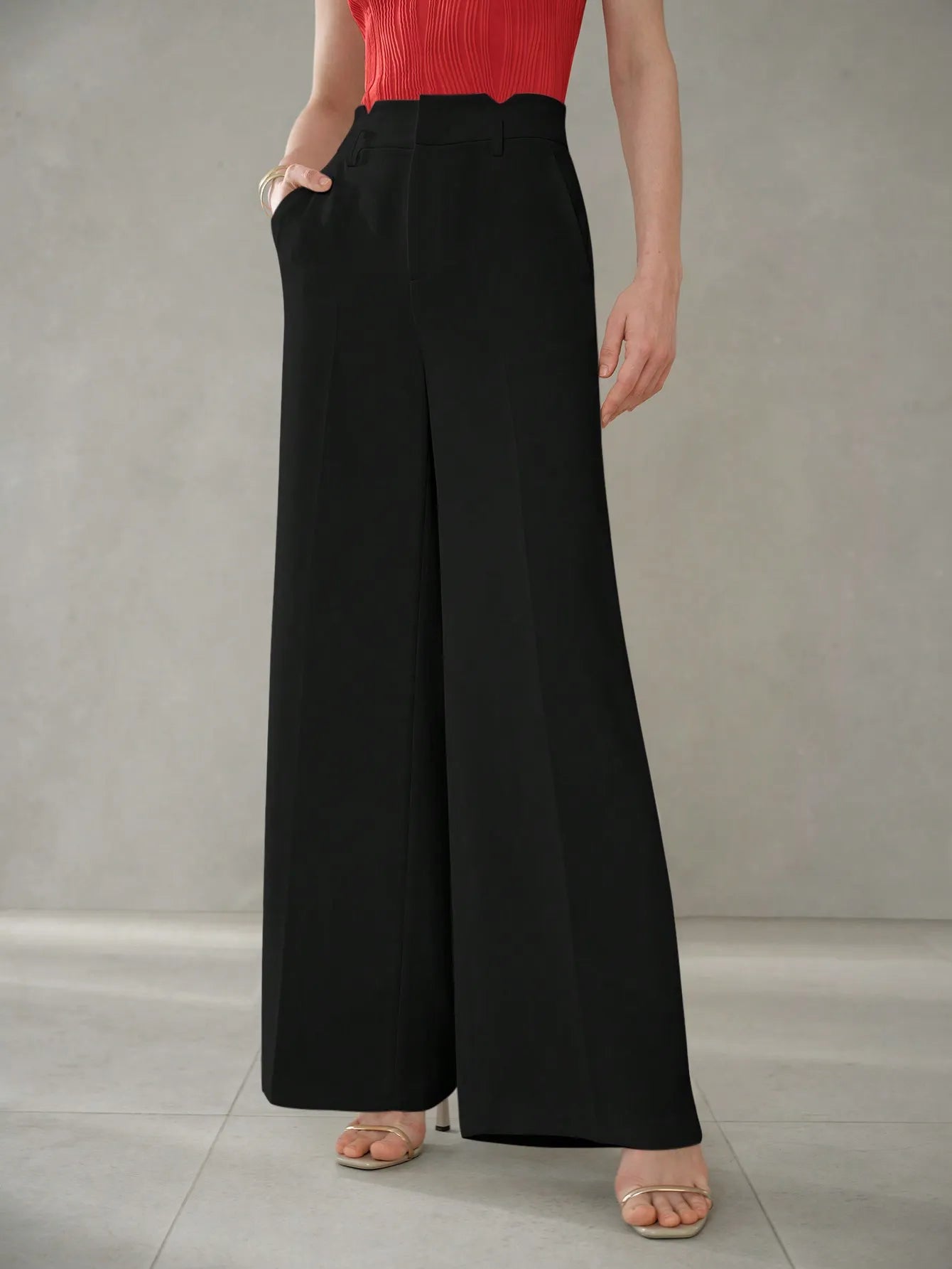 Calça de Terno de Perna Reta com Bolsos Inclinados e Costura Frontal