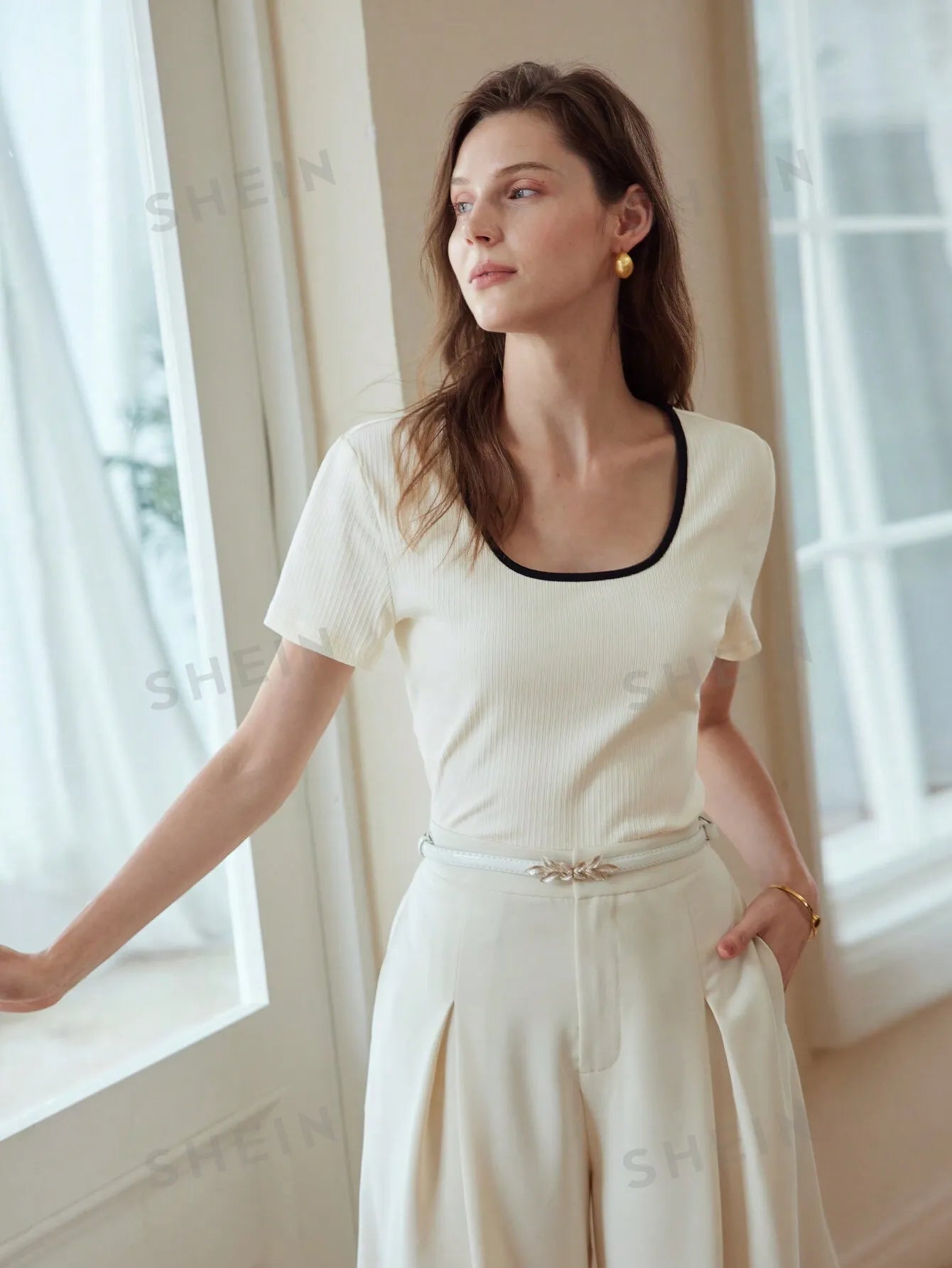 Camiseta Simples com Acabamento em Contraste Canelado