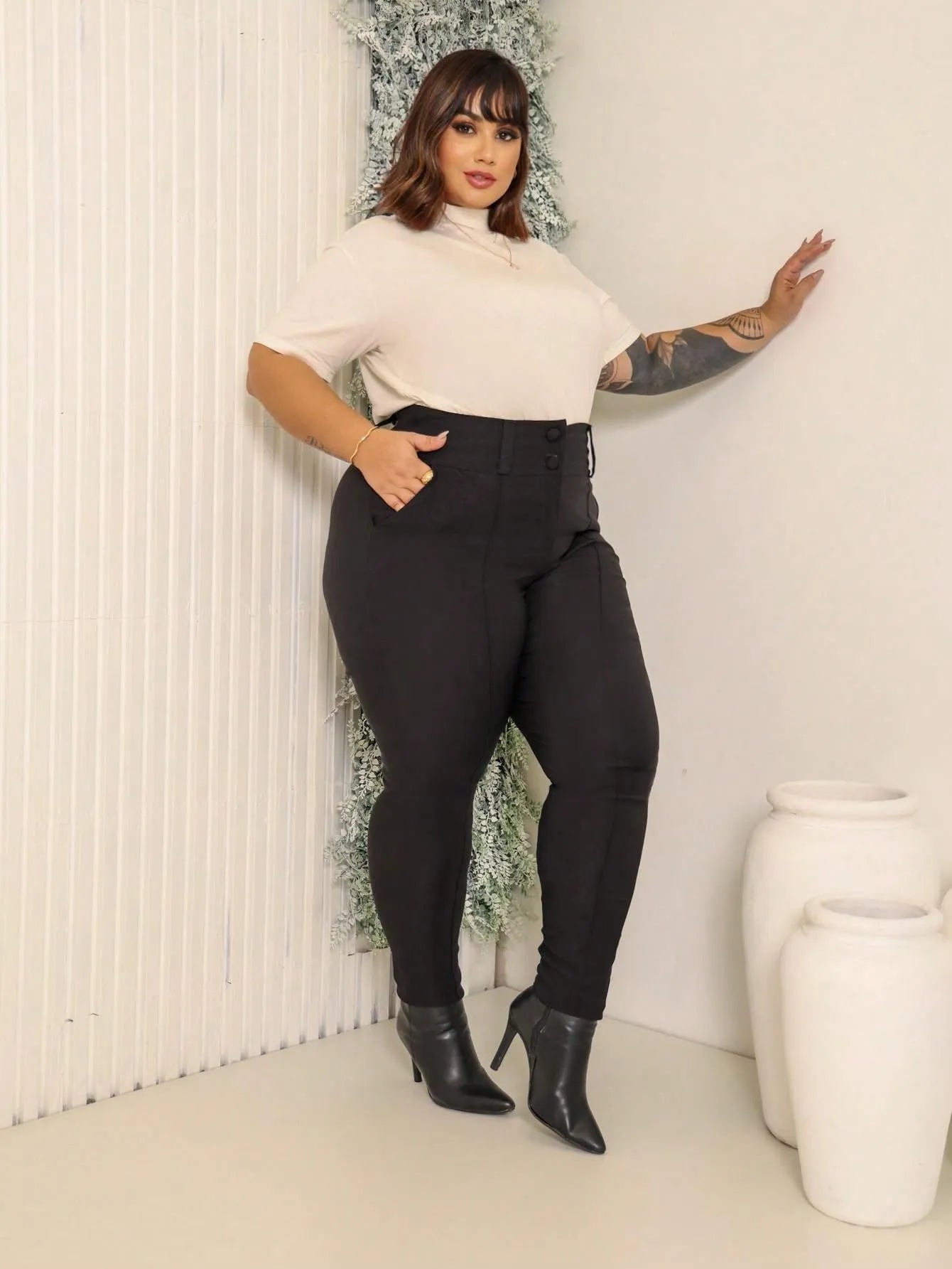 Calça alfaiataria Plus Size com elastano