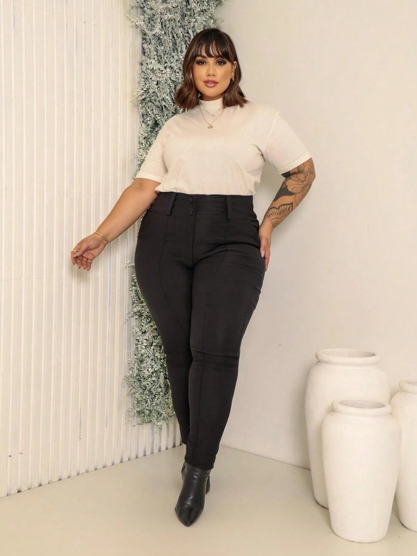 Calça alfaiataria Plus Size com elastano