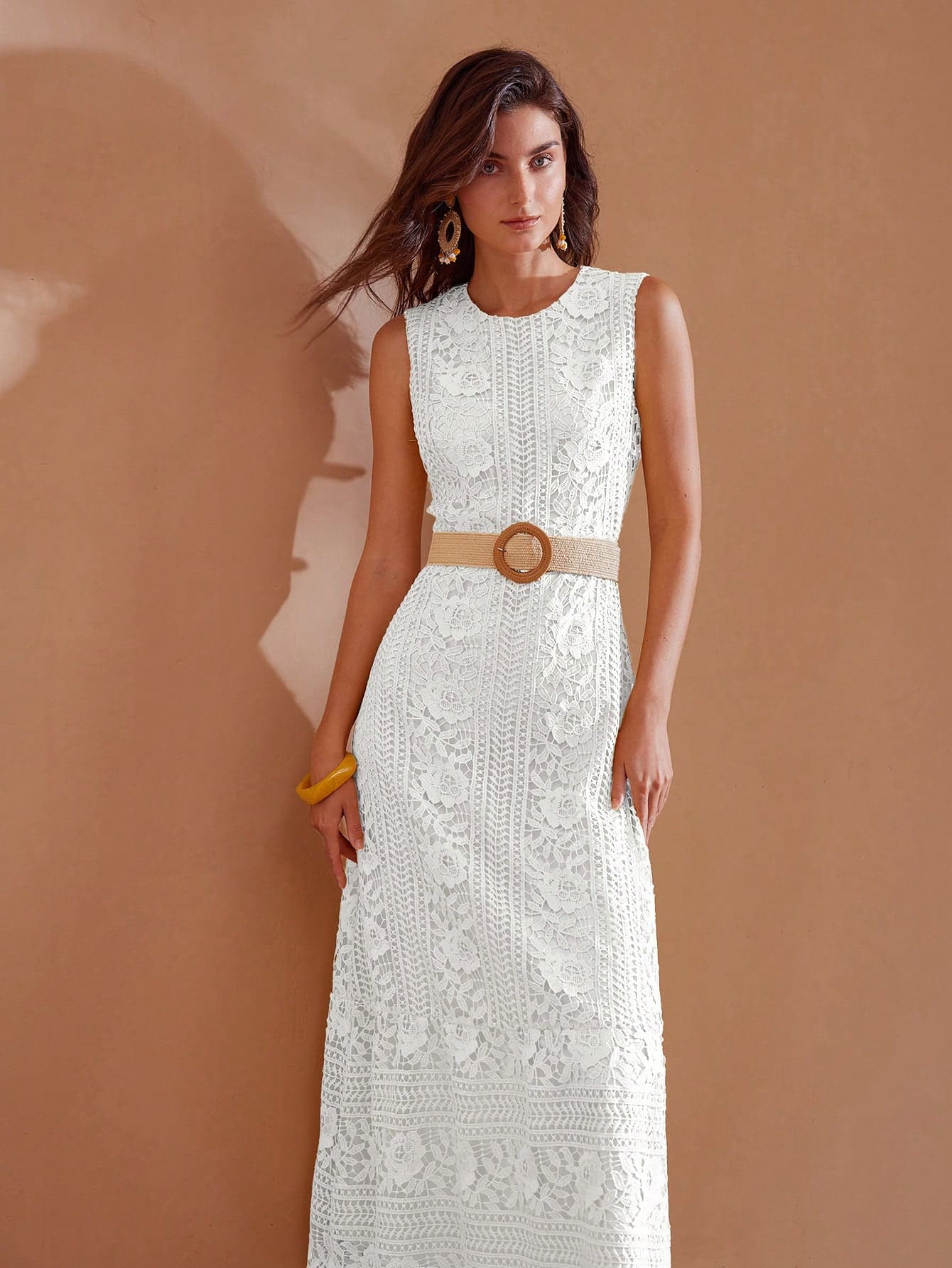 Vestido Sem Mangas com Babado de Renda na Bainha