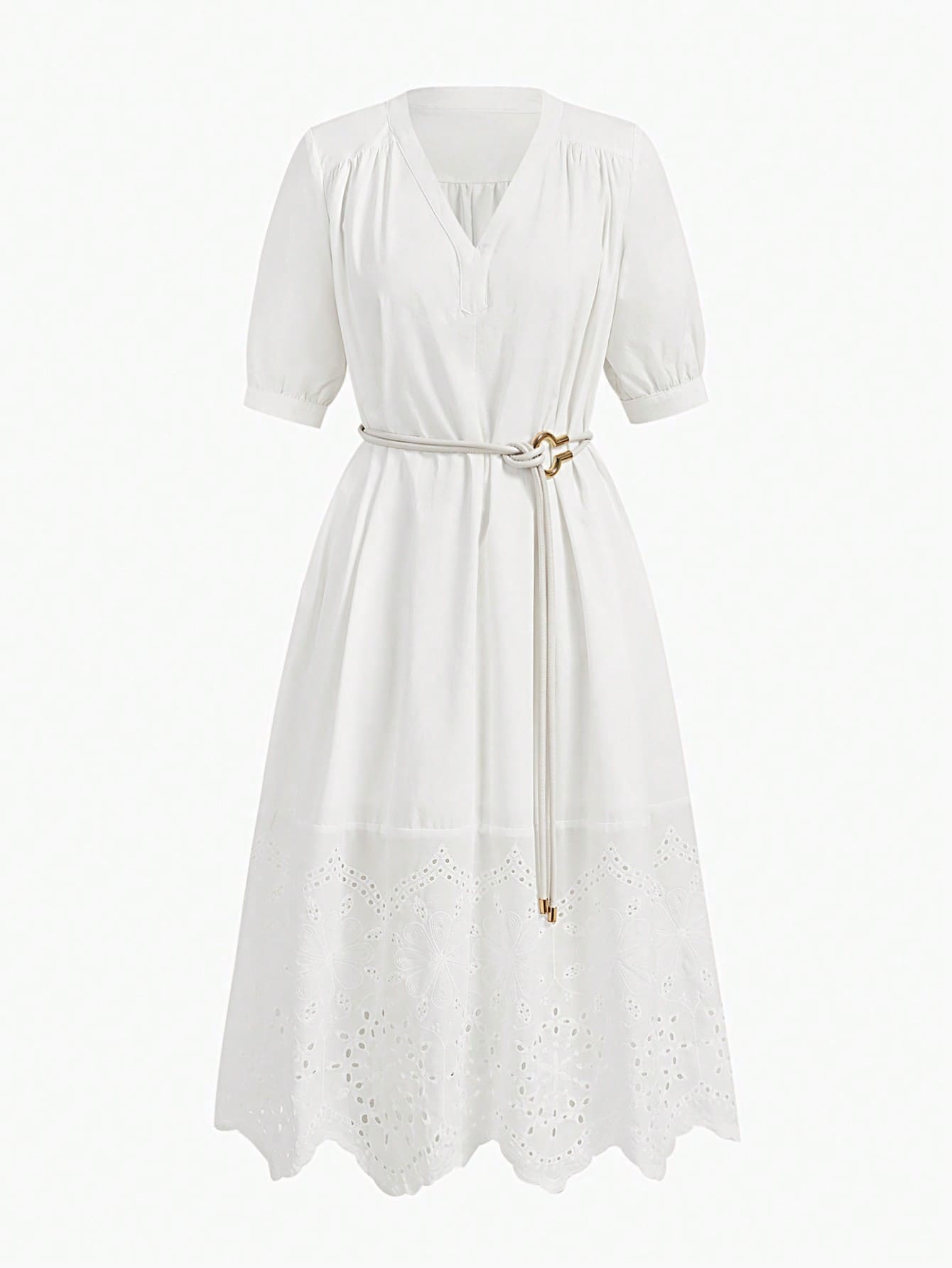 Vestido com cinto de bordado de ilhós