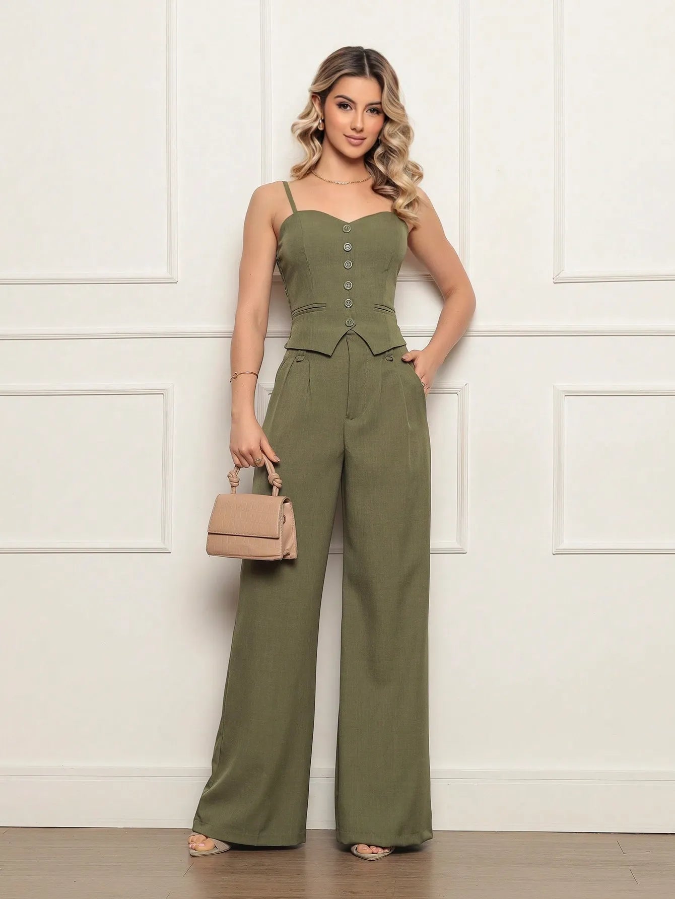 Conjunto feminino em alfaiataria alça com elastano e calça comprida