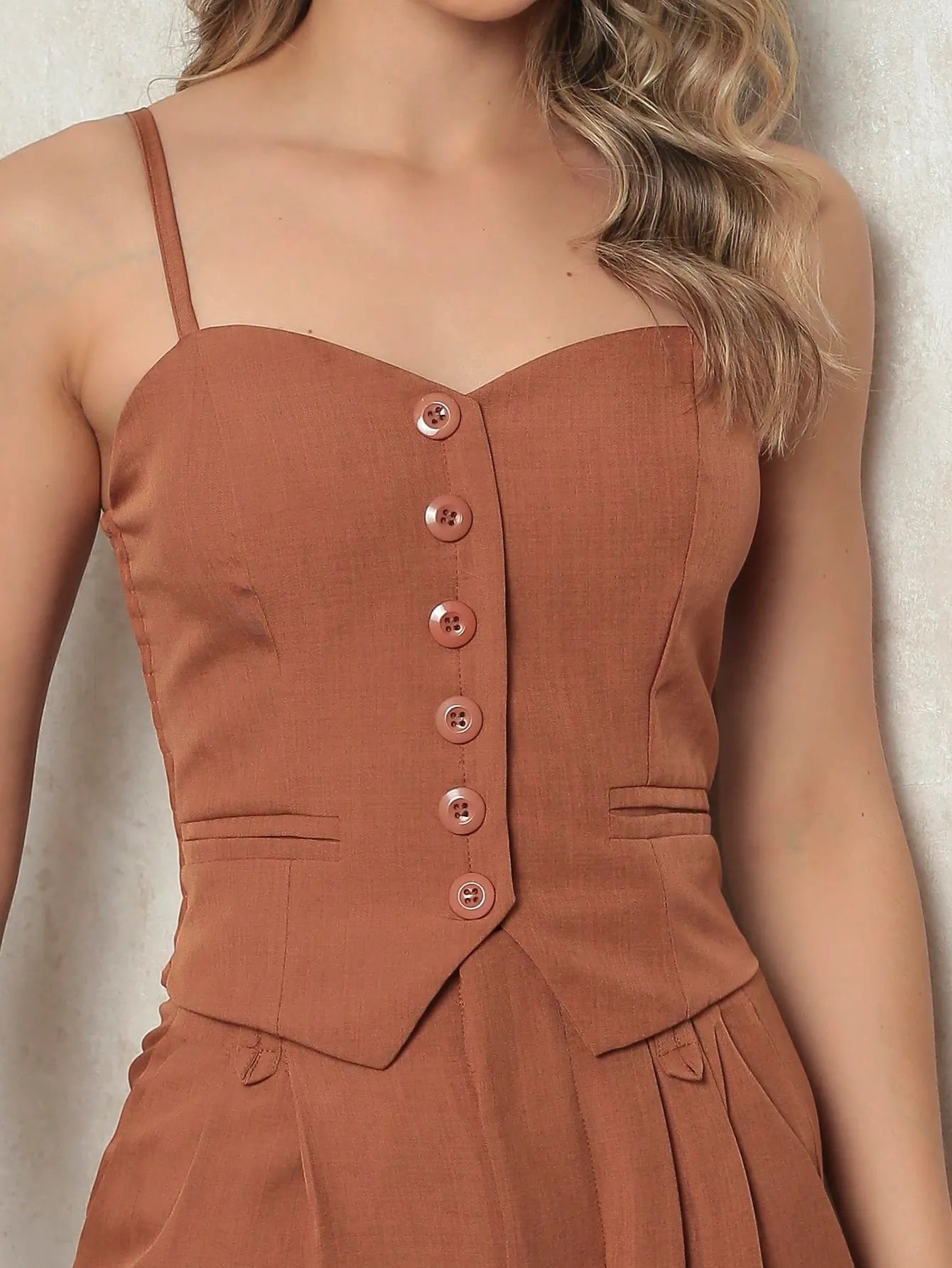 Conjunto feminino em alfaiataria alça com elastano e calça comprida