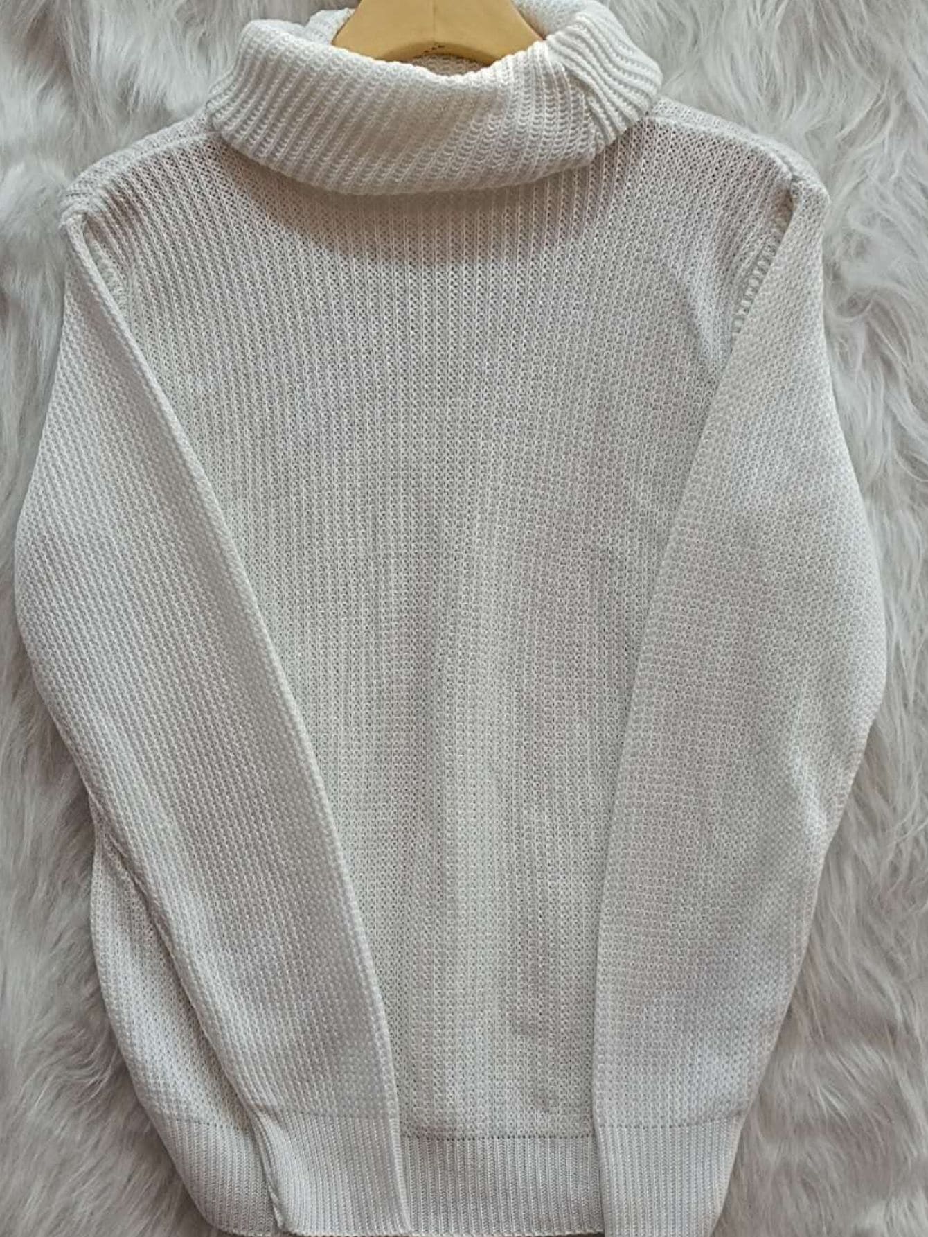 Blusa feminina tricot gola alta - Baita Opção - A sua melhor escolha