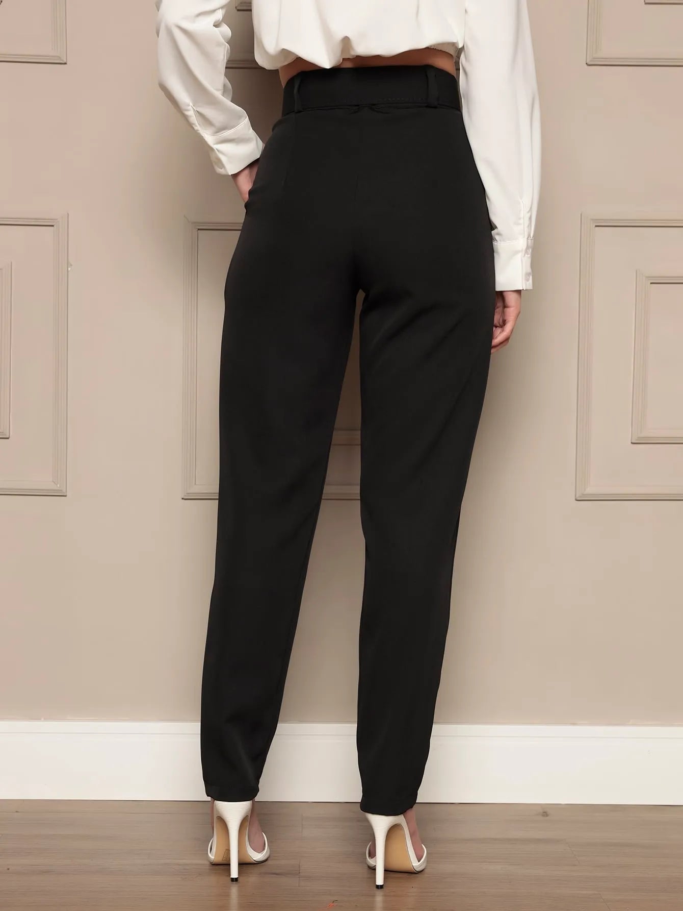 Calça alfaiataria feminina clochard com cinto bolso