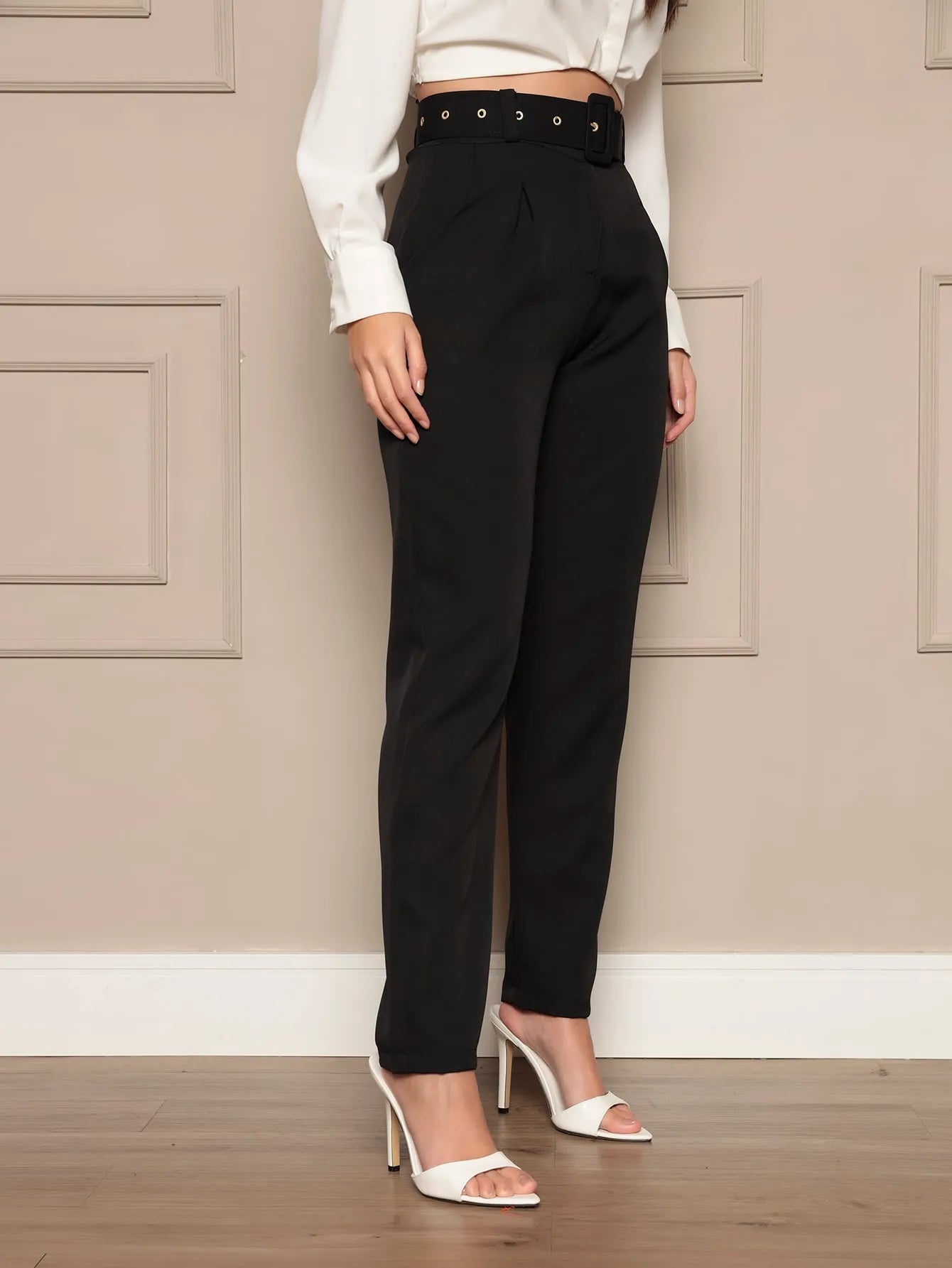 Calça alfaiataria feminina clochard com cinto bolso