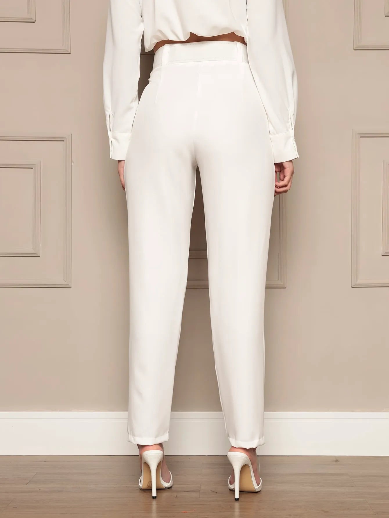 Calça alfaiataria feminina clochard com cinto bolso