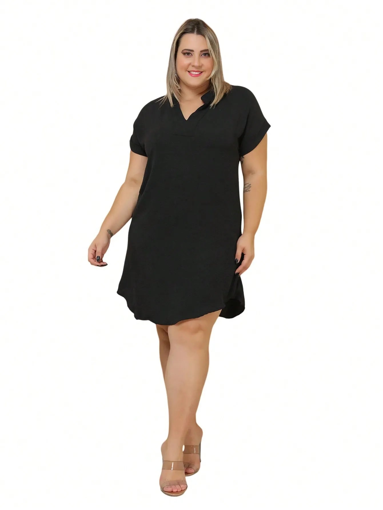 Vestido curto Plus Size gola V elastex