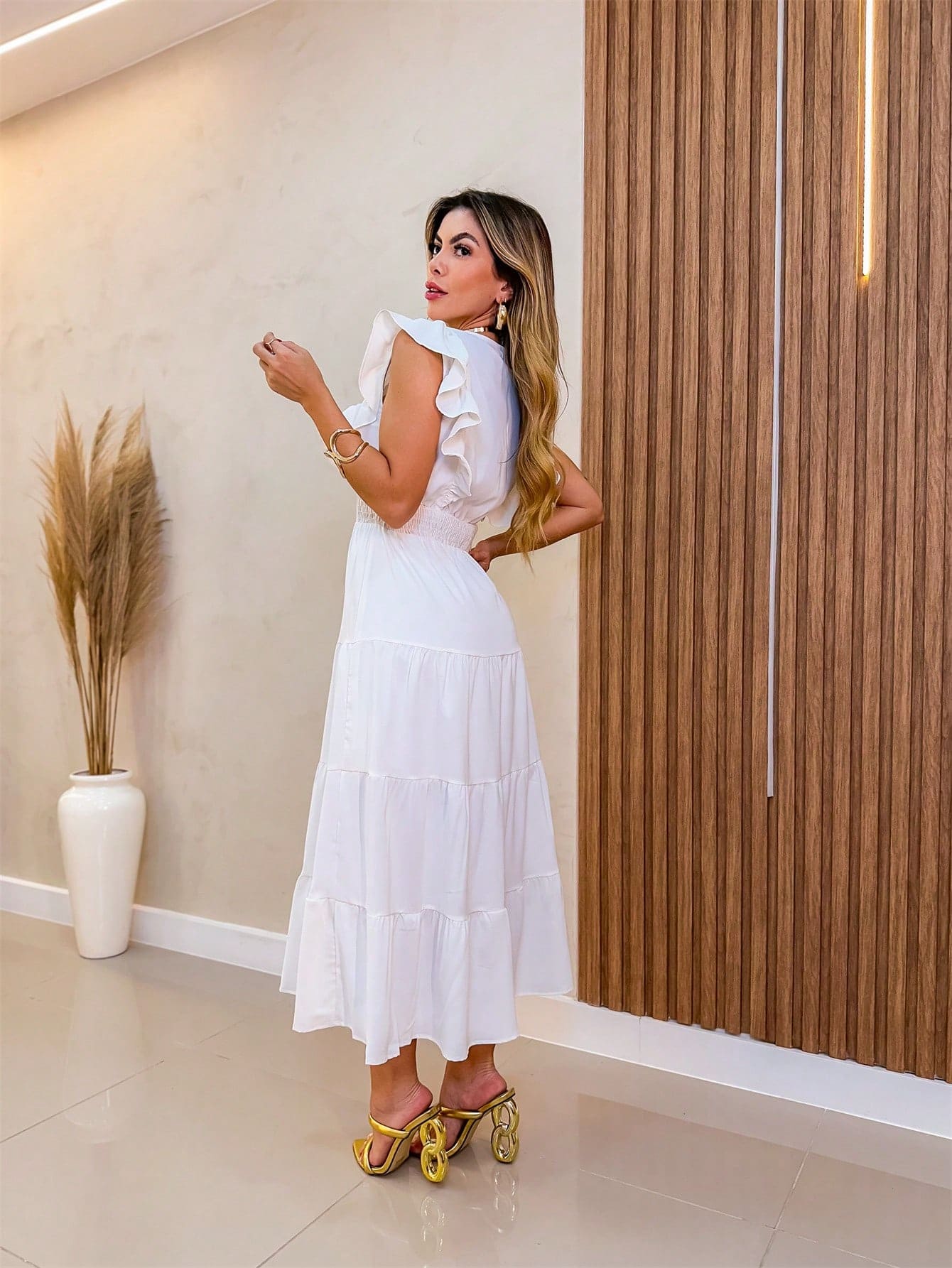 Vestido feminino acinturado