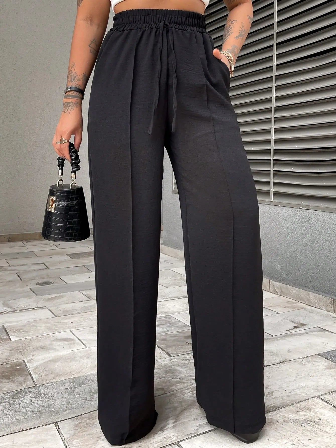 Calça feminina pantalona com cintura elástica