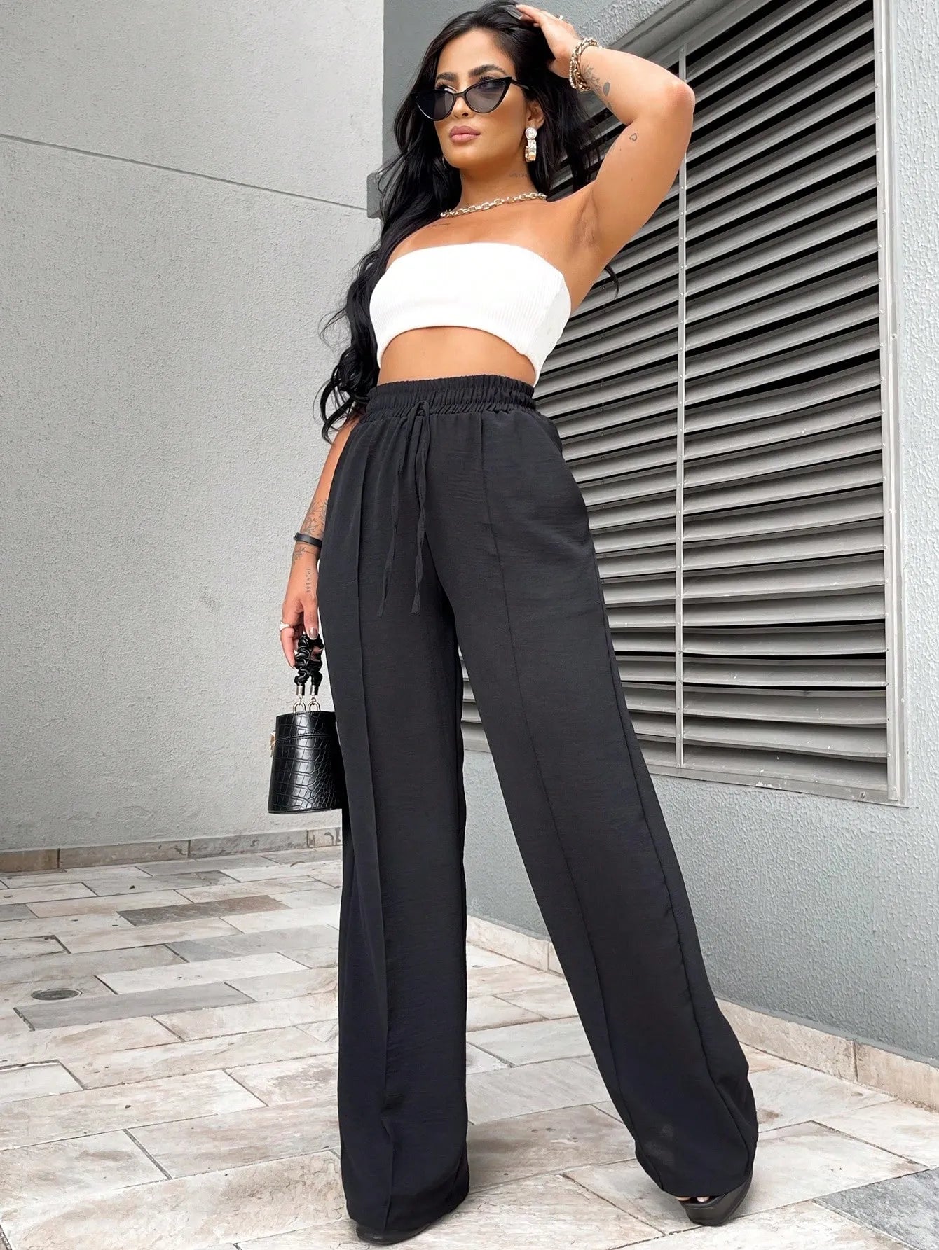 Calça feminina pantalona com cintura elástica