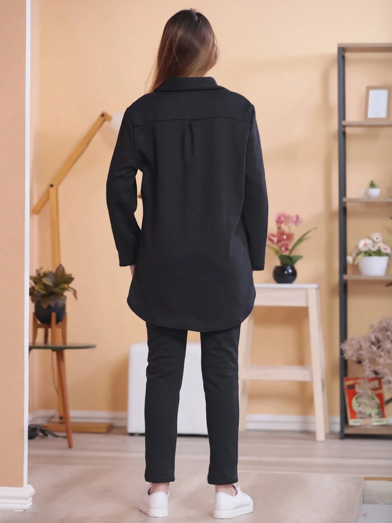 Conjunto feminino com casaco e calças