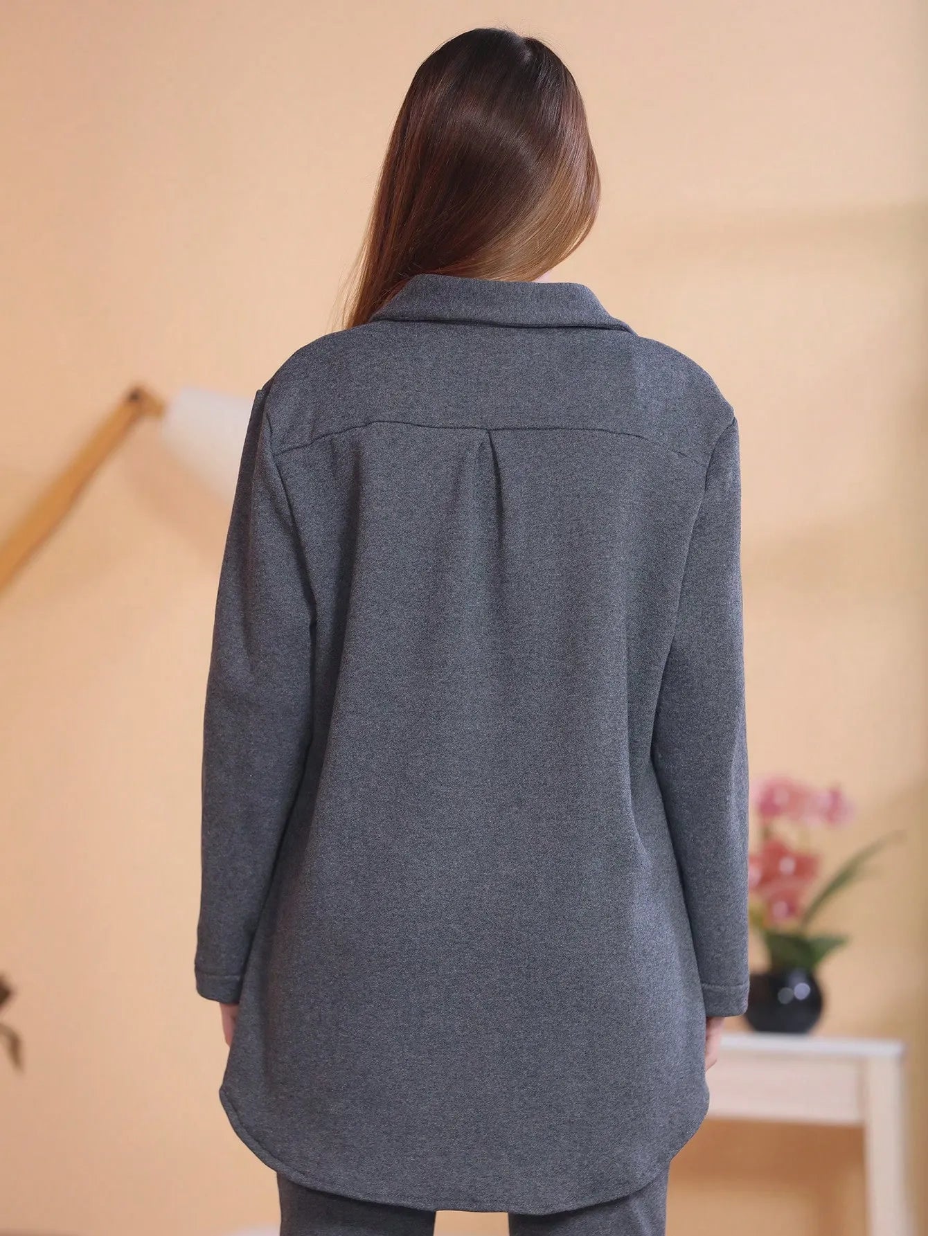 Conjunto feminino com casaco e calças