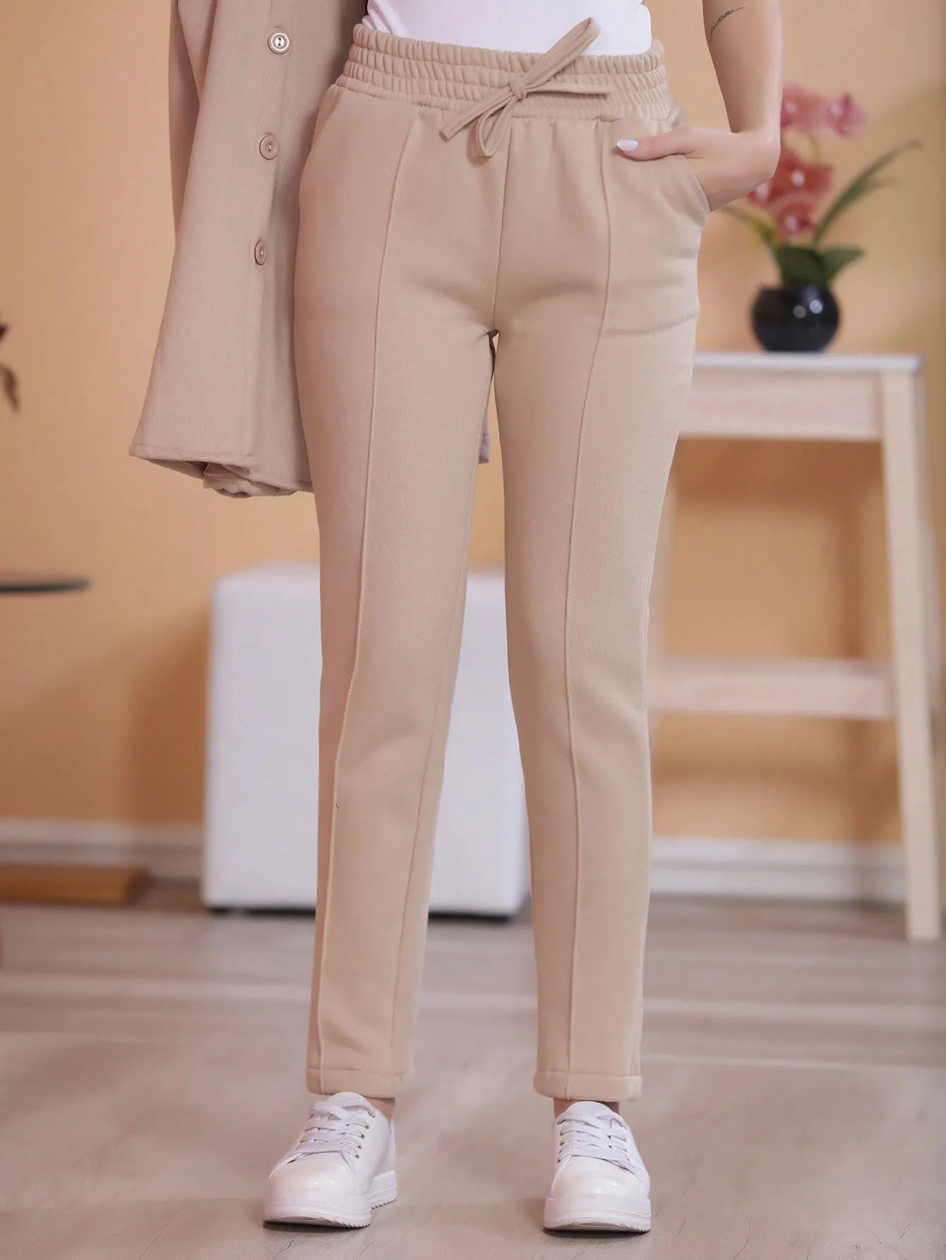 Conjunto feminino com casaco e calças