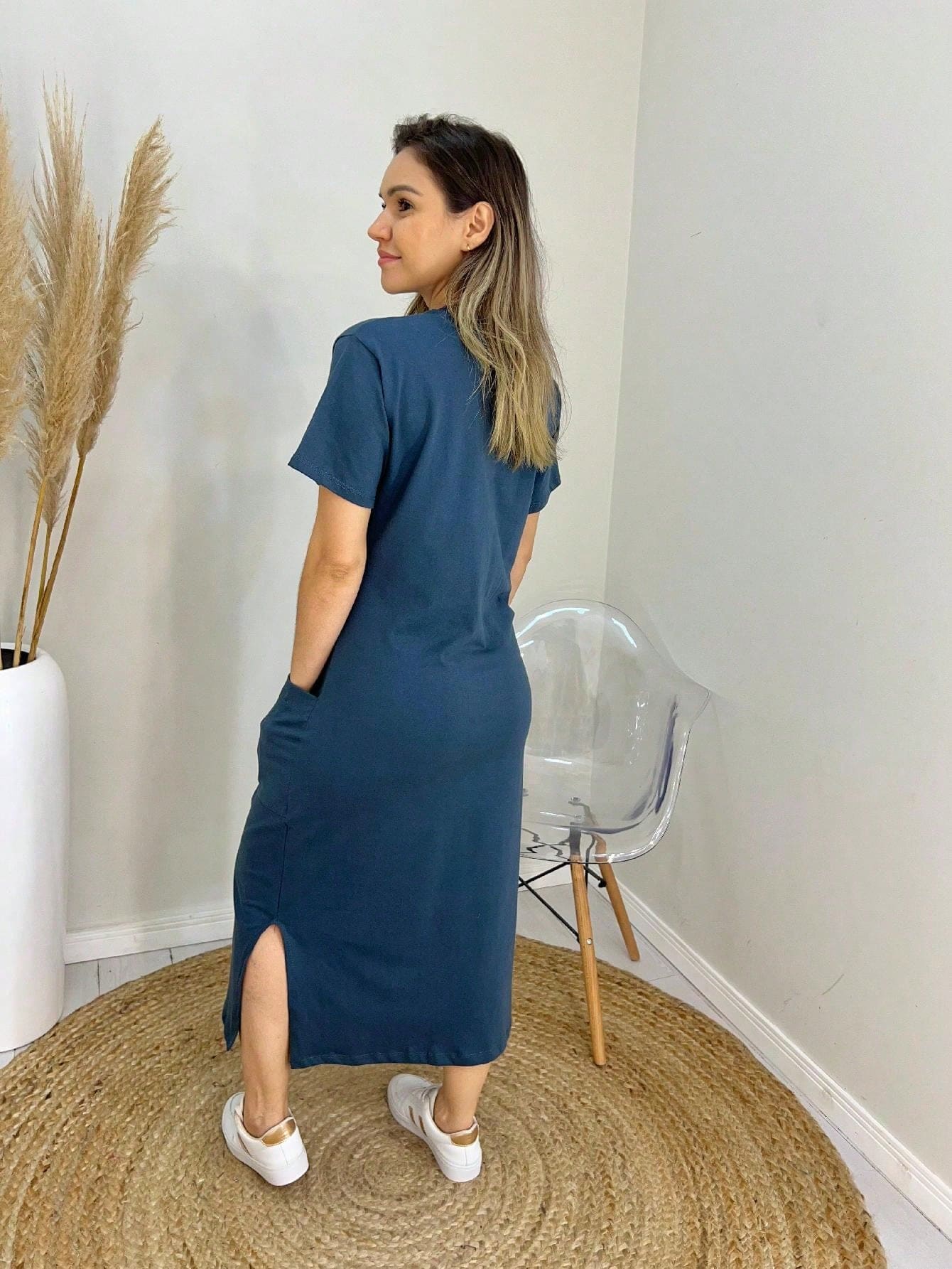 Vestido midi algodão básico camiseta com bolso