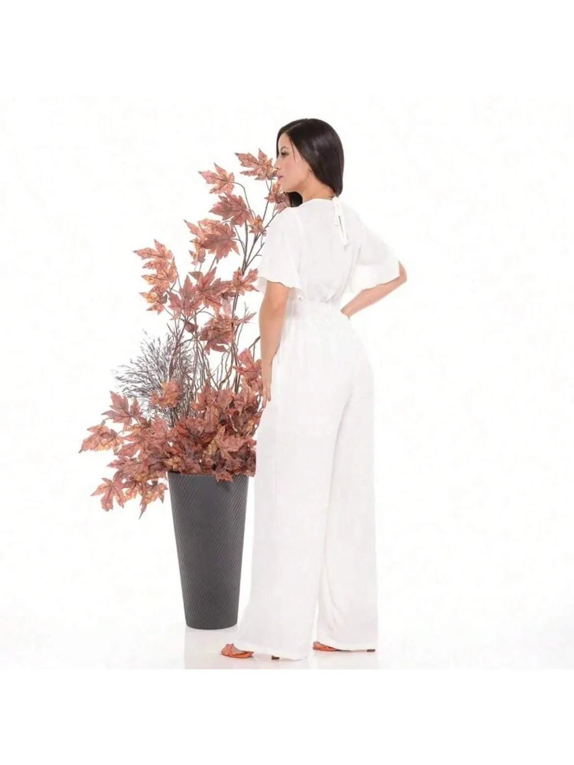 Macacão feminino longo com bolso e decote