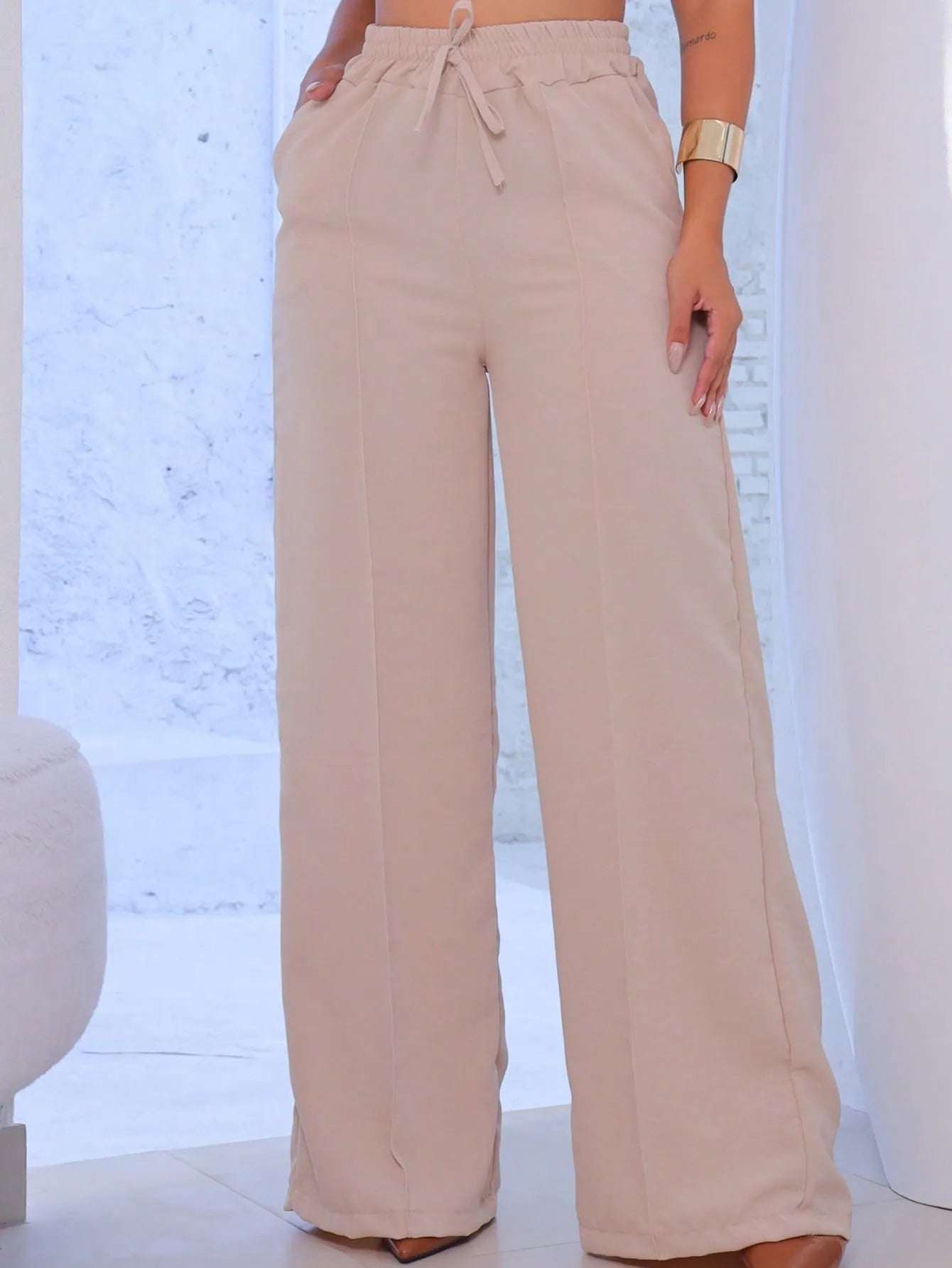 Calça feminina pantalona com cintura elástica