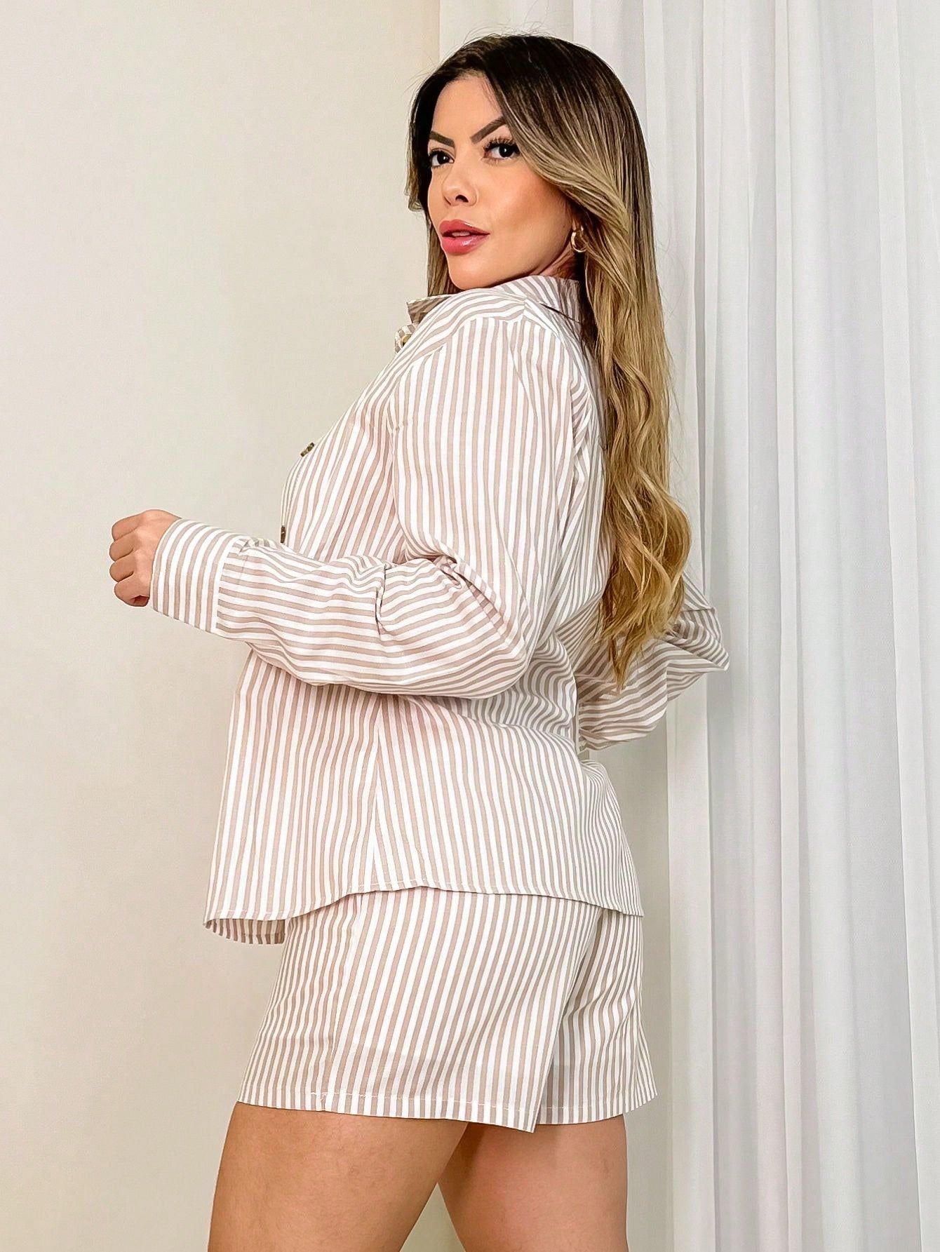 Conjunto feminino com 2 peças ( Camisa, Short)