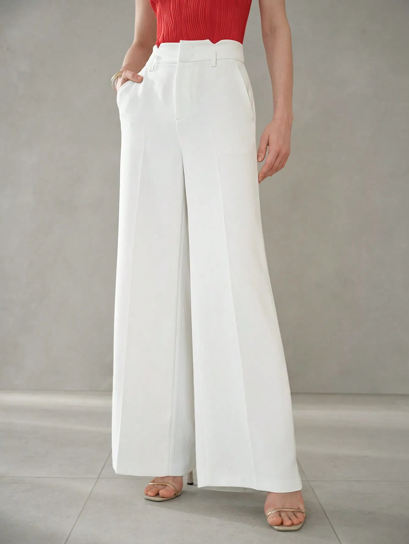 Calça de Terno de Perna Reta com Bolsos Inclinados e Costura Frontal