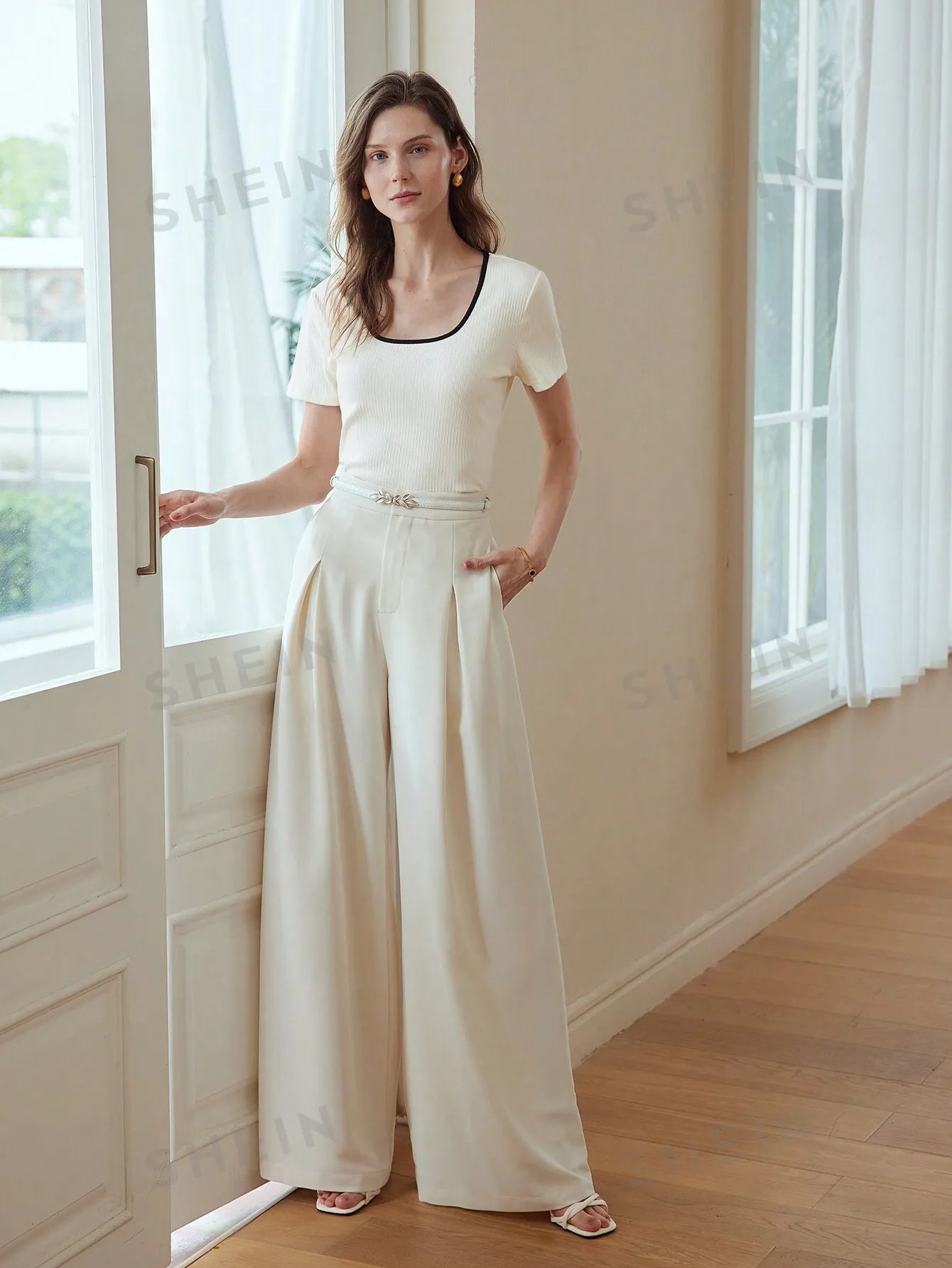 Camiseta Simples com Acabamento em Contraste Canelado