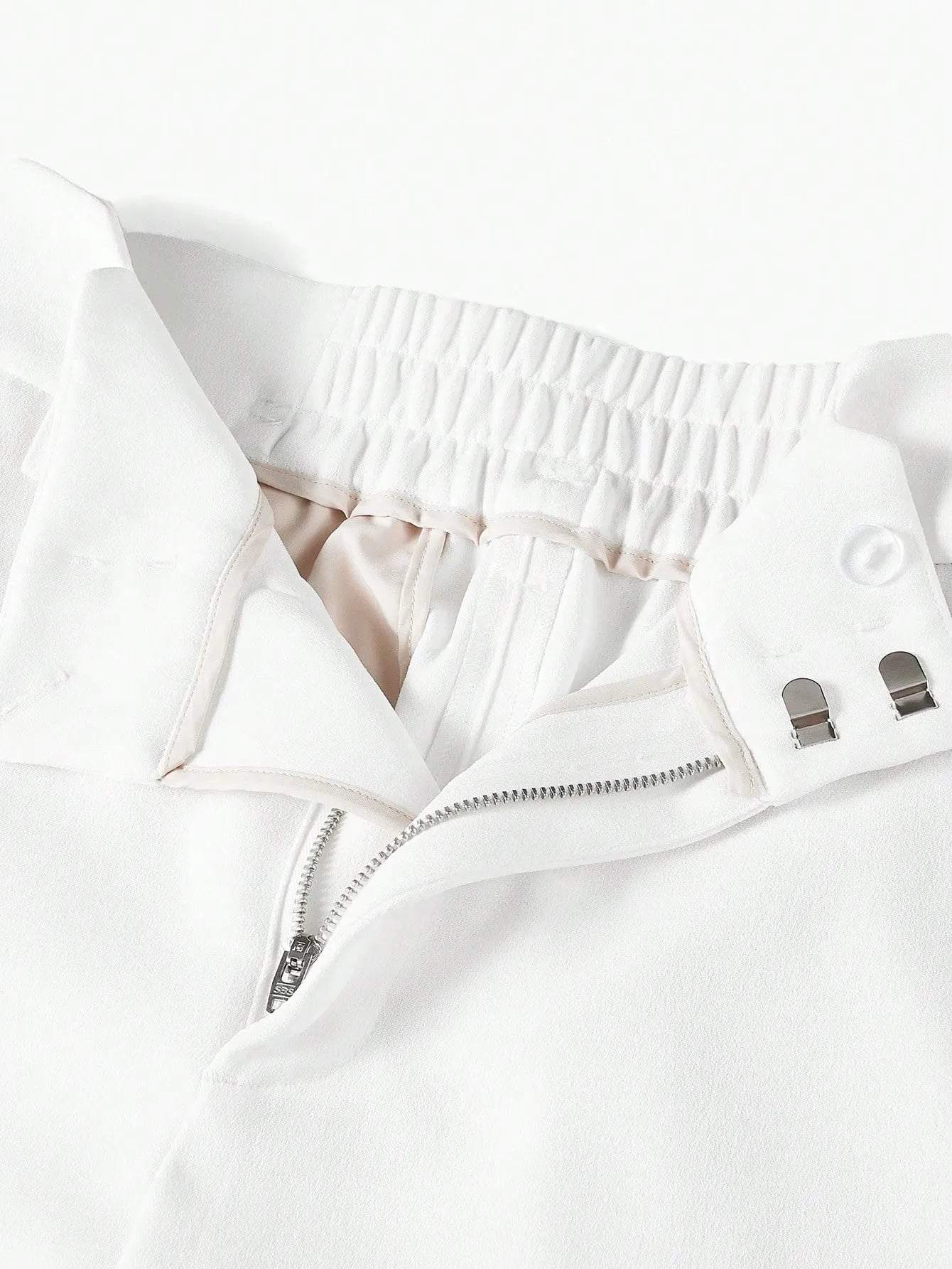 Calça de Terno de Perna Reta com Bolsos Inclinados e Costura Frontal