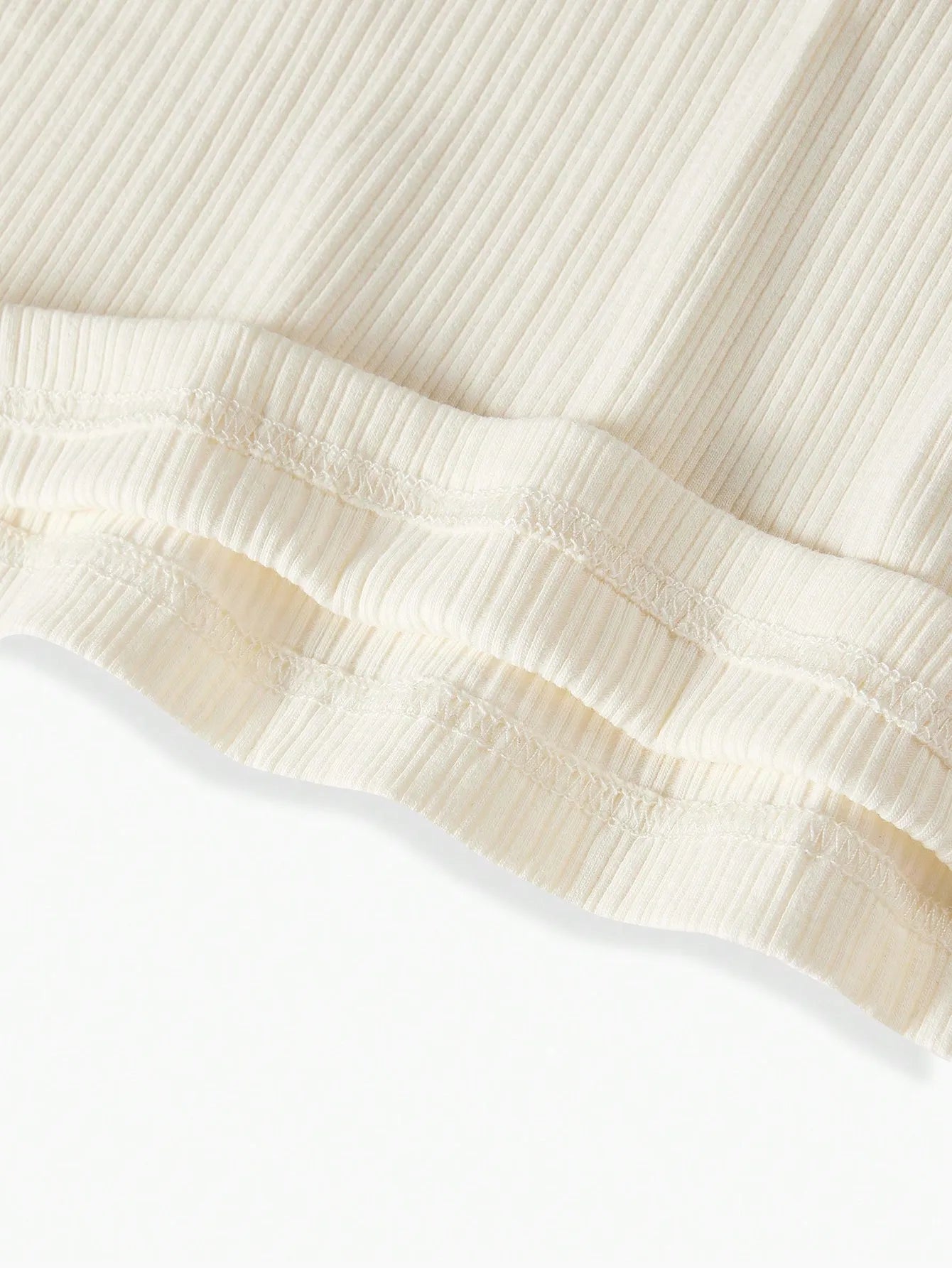 Camiseta Simples com Acabamento em Contraste Canelado