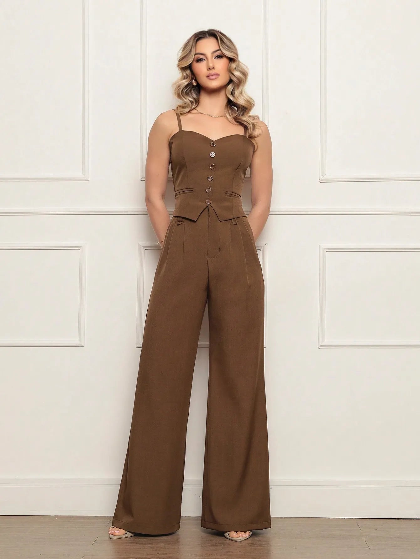 Conjunto feminino em alfaiataria alça com elastano e calça comprida