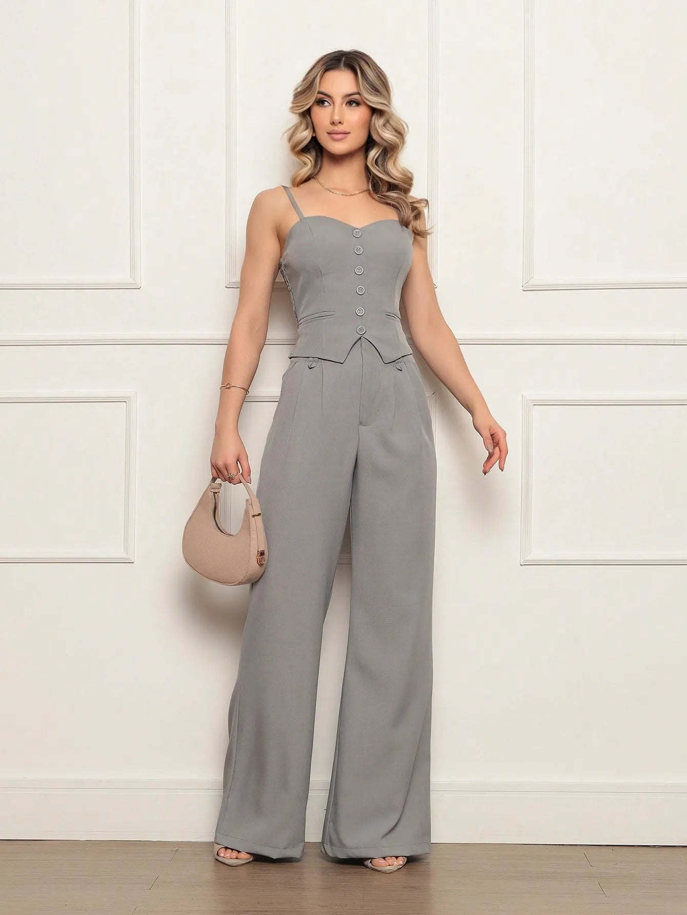 Conjunto feminino em alfaiataria alça com elastano e calça comprida