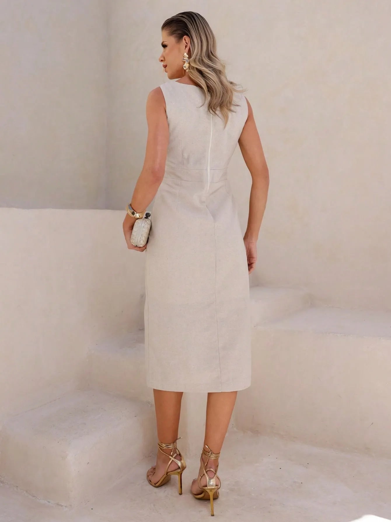 Vestido Midi de linho com fenda delicada