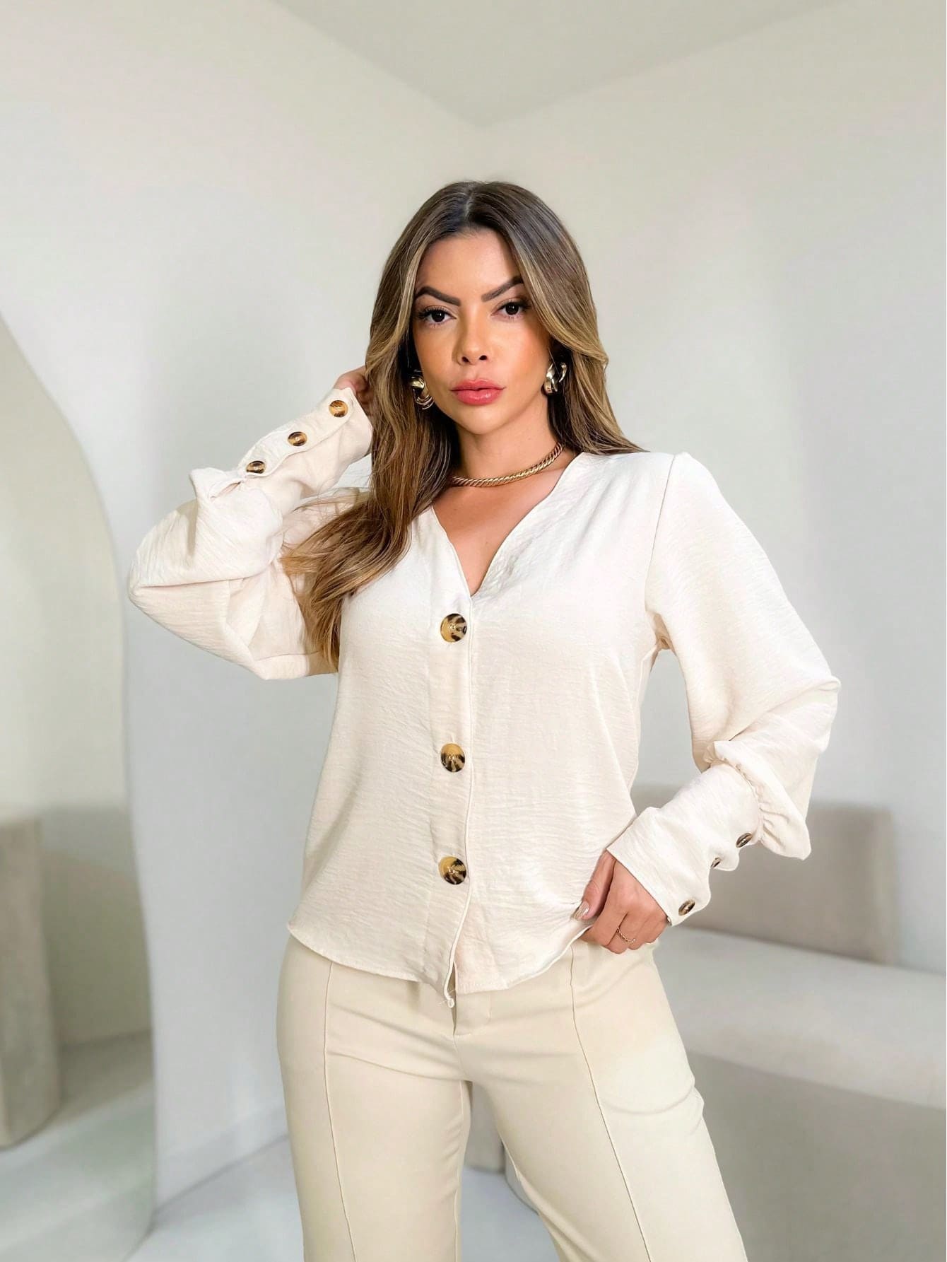 Camisa manga longa feminina tecido duna com botão