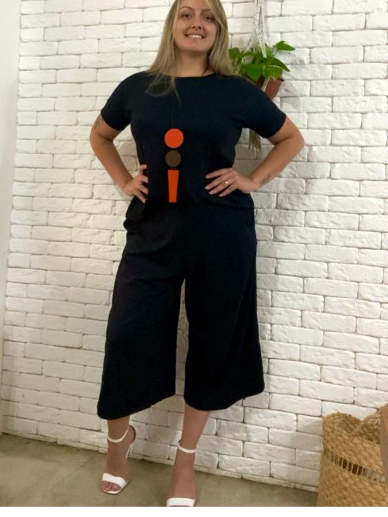 Conjuntos femininos 2 peças blusinha manga curta e calça pantacourt plus size - Baita Opção - A sua melhor escolha